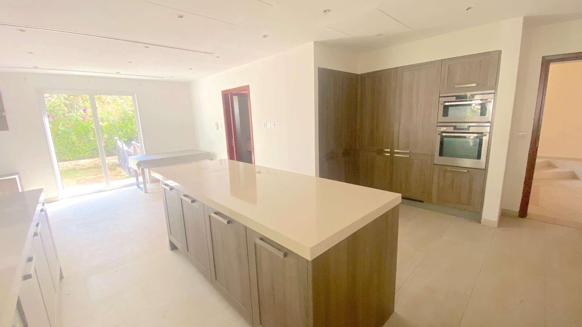 Spacious modern kitchen in large villa, Green Community West, for sale
