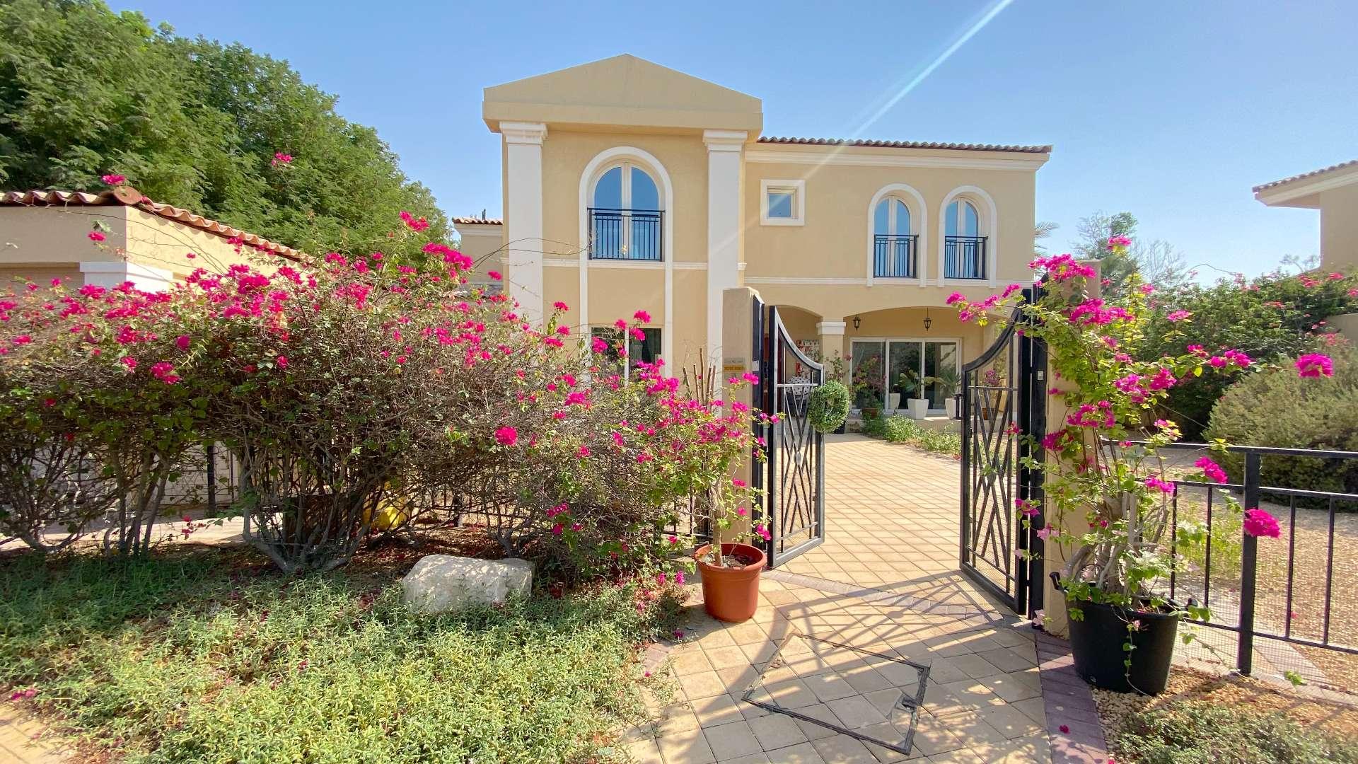 Spacious villa with private pool and garden in Green Community West, Dubai