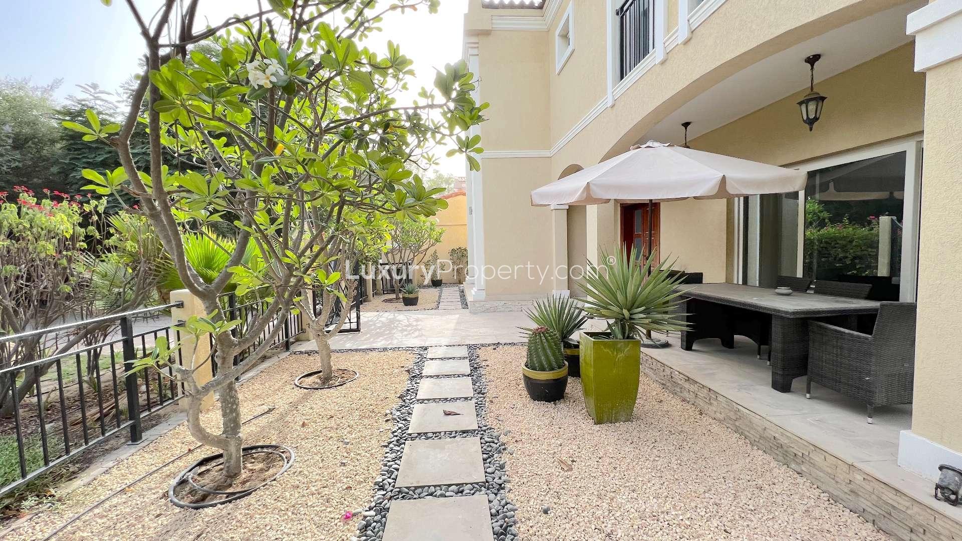 Beautiful upgraded villa with large garden in Green Community West, available for sale