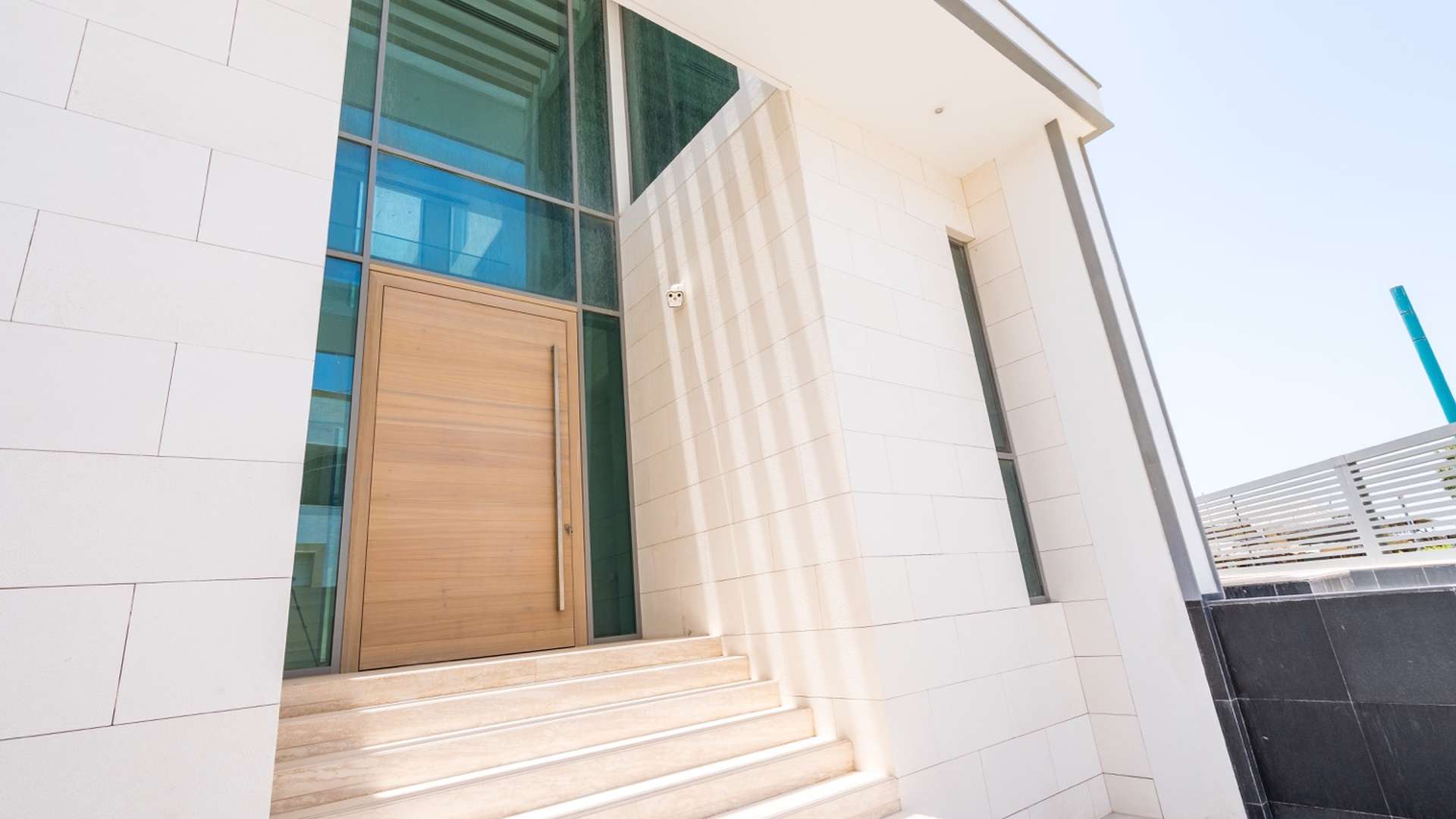 Luxurious bathroom in beachfront villa, Jumeirah, featuring elegant fixtures and spacious design