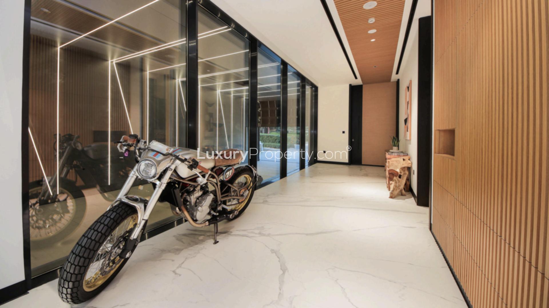 Modern 5-bedroom villa facade in Sienna Lakes, Jumeirah Golf Estates, with landscaped garden