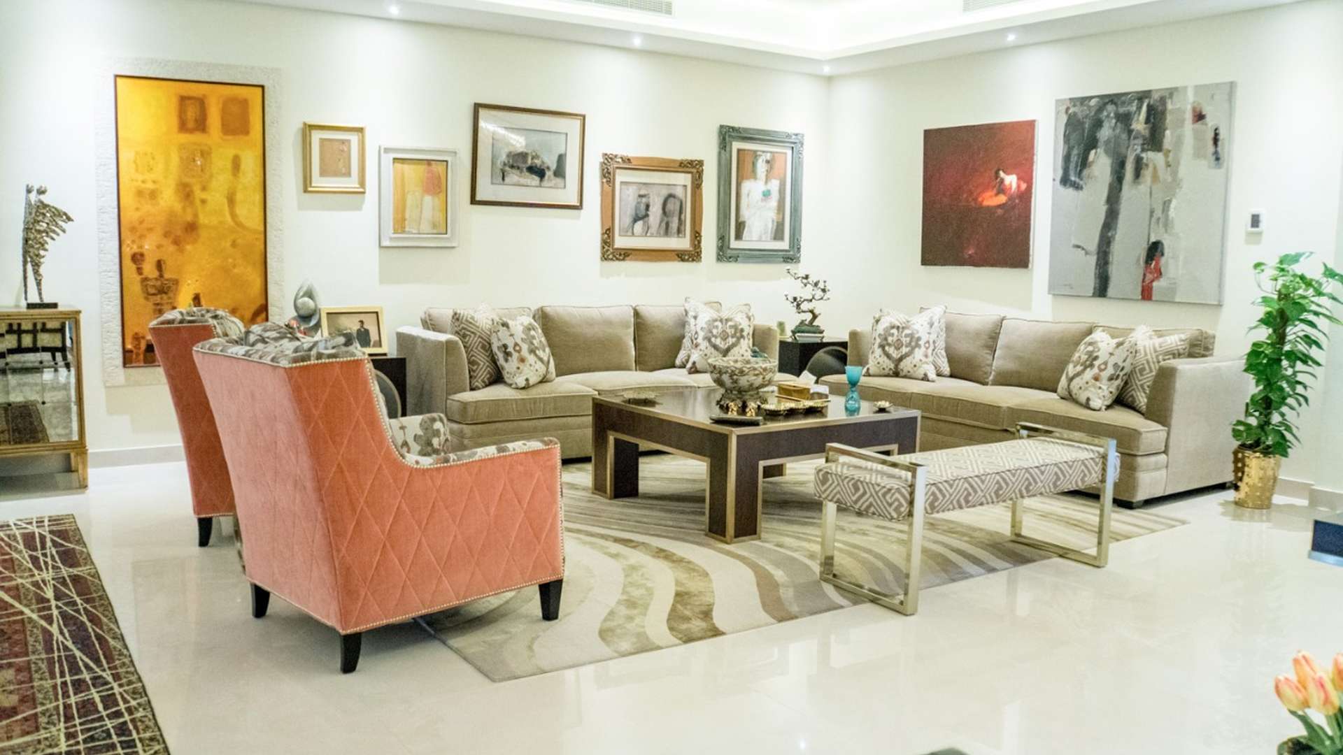 Luxurious bathroom in Jumeirah Park villa, elegant decor, modern fixtures, warm lighting