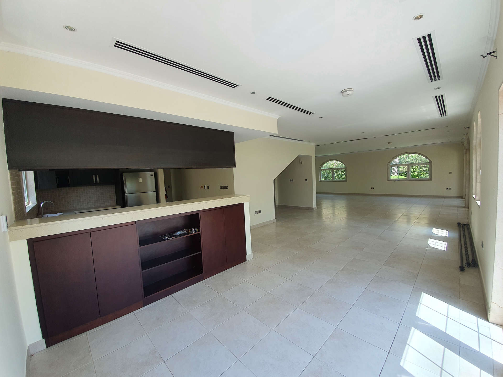 Spacious 5-bed villa with lush garden for rent in Jumeirah Park, Legacy