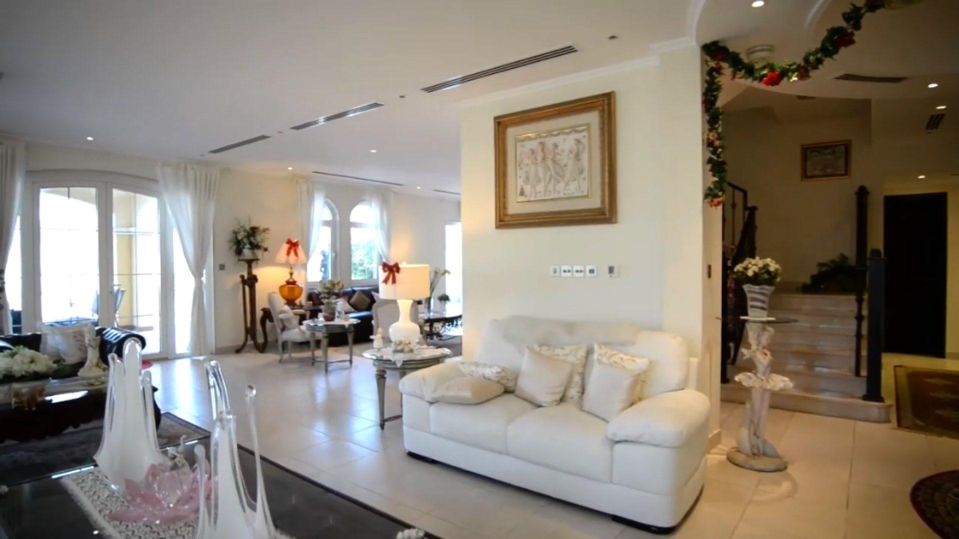 Exterior view of a well-maintained villa with lush garden in Jumeirah Park, Legacy community