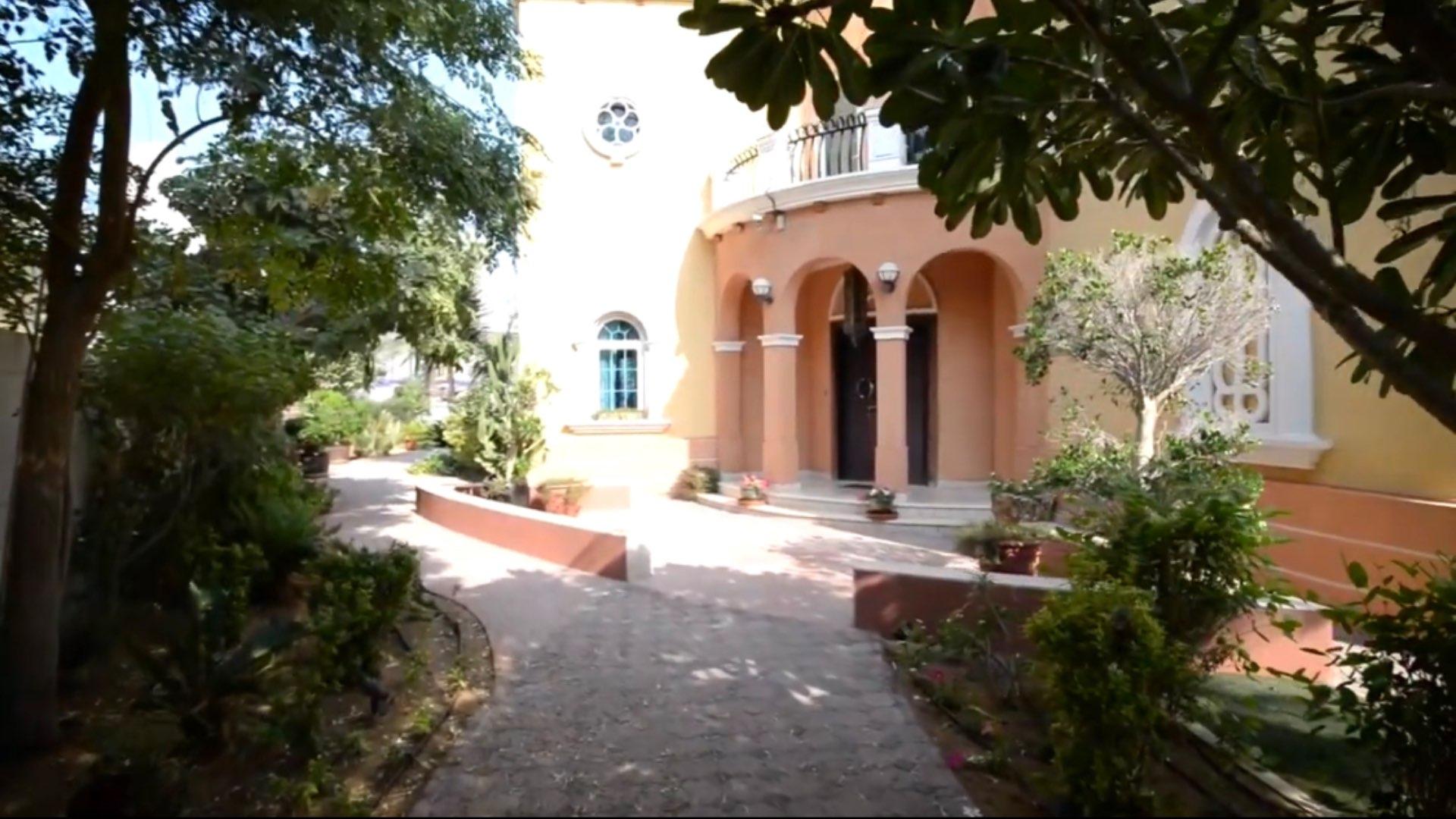Luxurious living room in Jumeirah Park villa, featuring elegant decor and ample natural light