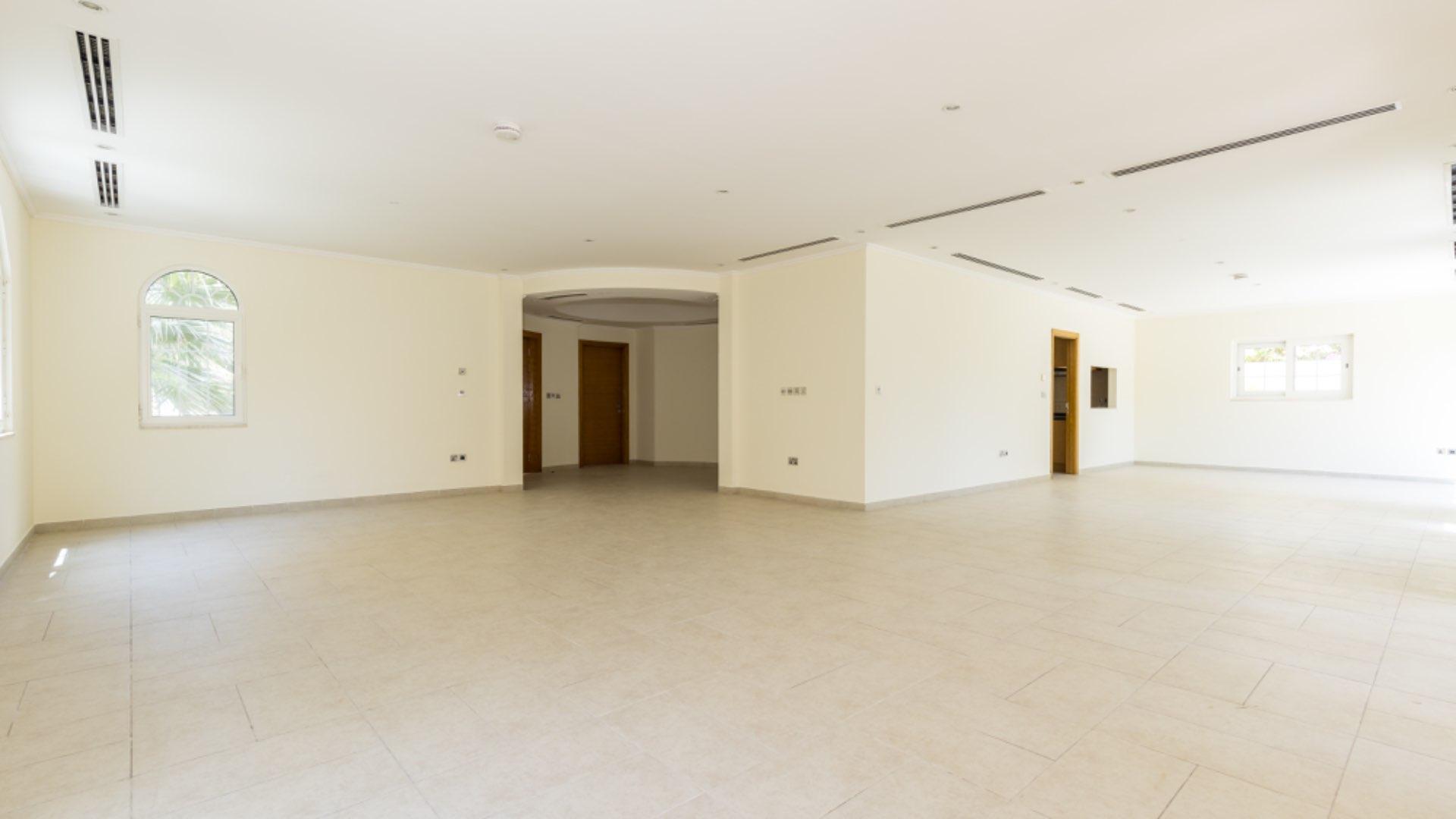 Spacious living area in Jumeirah Park Legacy villa for sale, bright natural light