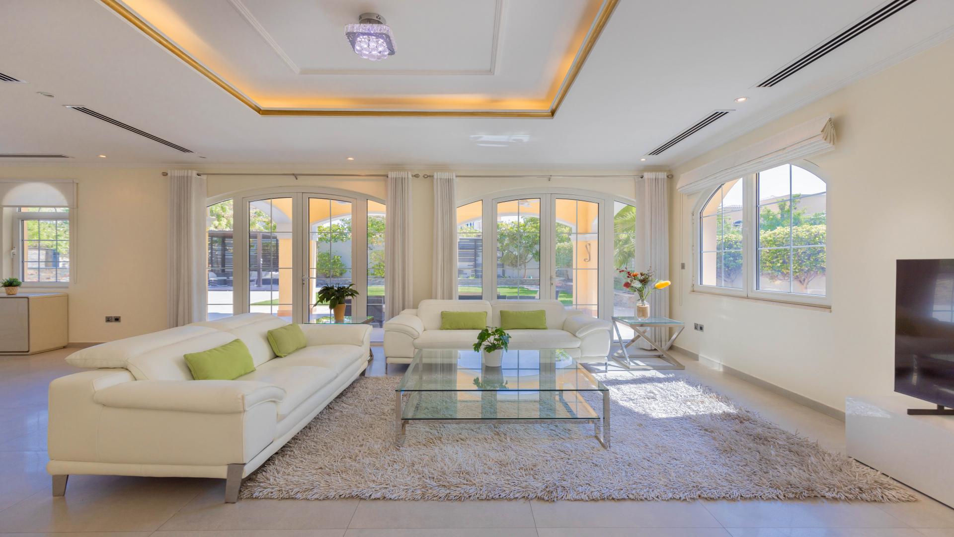 Front view of beautifully maintained villa in Jumeirah Park's Legacy sub-community, for sale