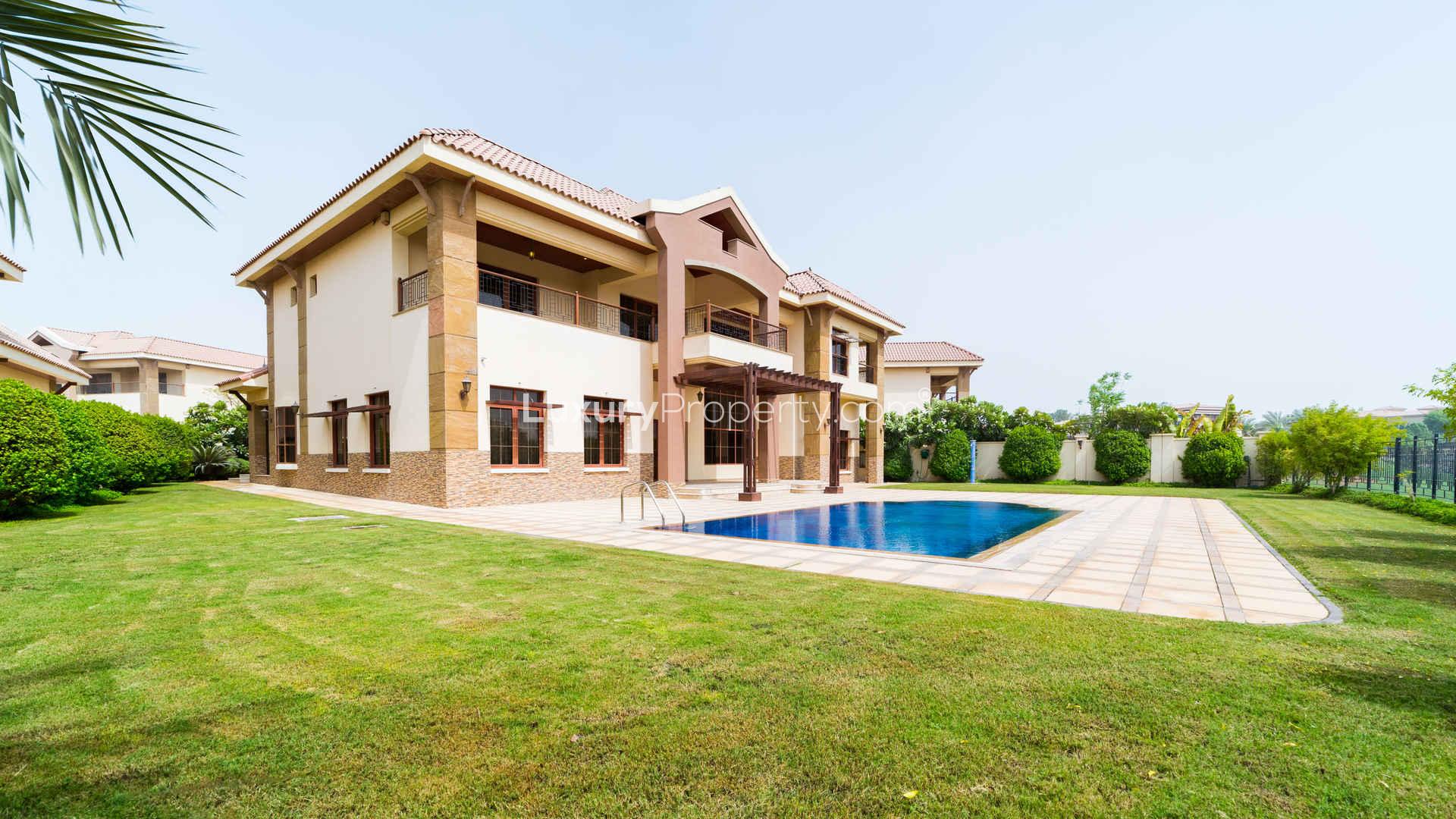 5 Bed Villa in Jumeirah Islands for Sale