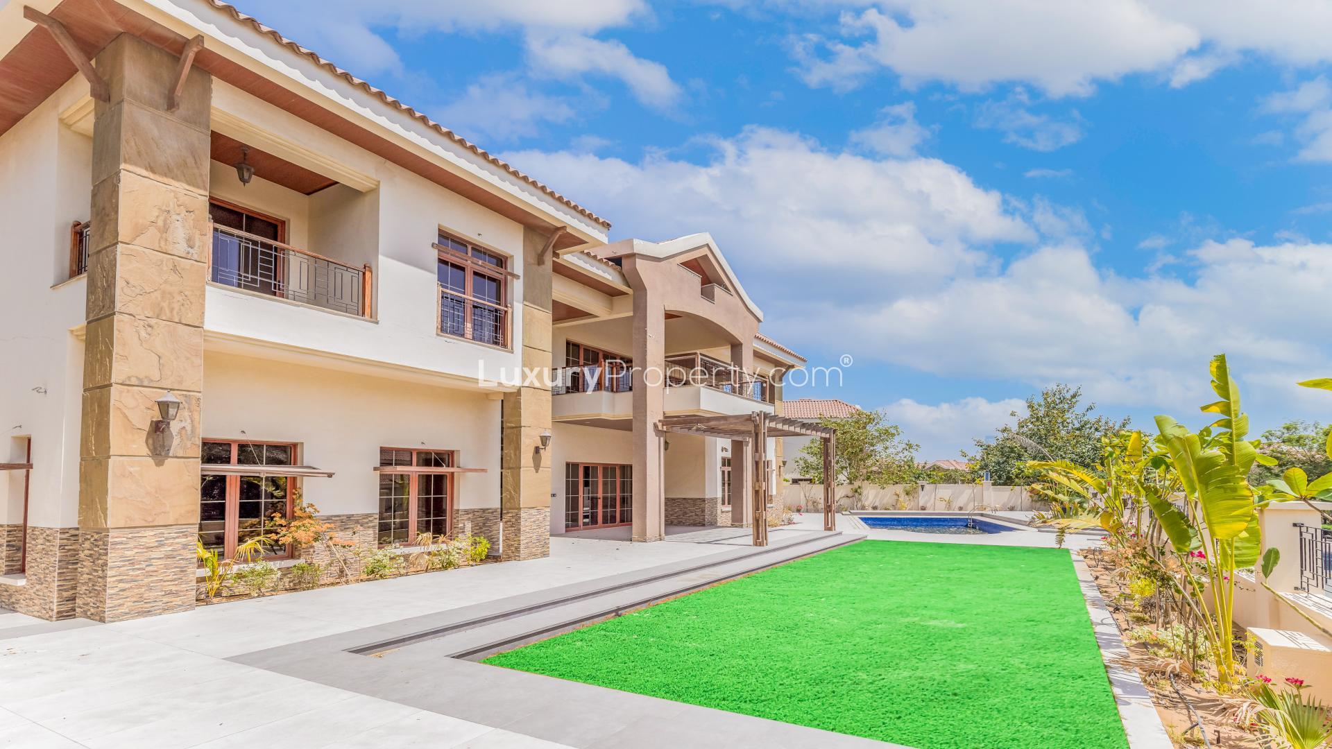 Gorgeous 5-bedroom villa with pool in Jumeirah Islands, The Mansions, for sale