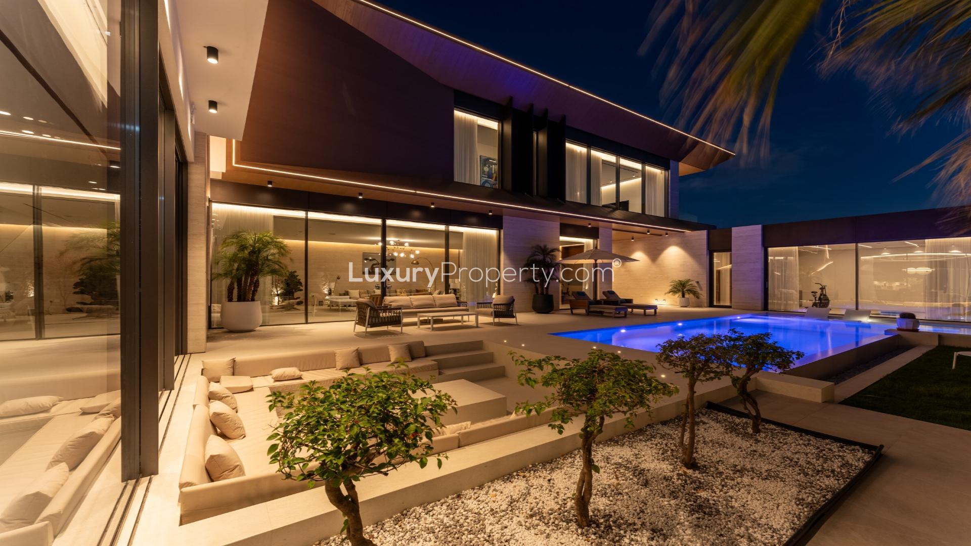 Modern luxury villa with pool in Pearl Jumeirah, near Nikki Beach, for sale