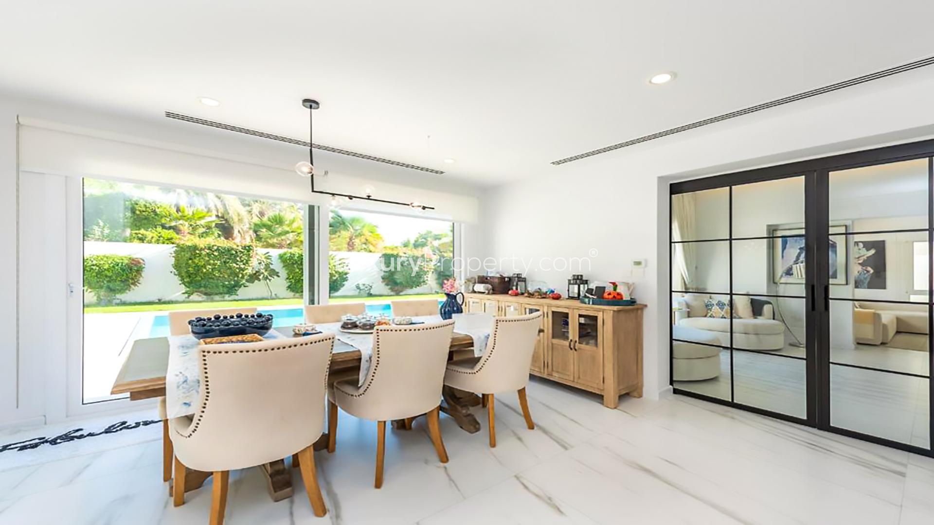 Luxurious living room in renovated 5-bedroom villa, Meadows 2, Emirates Living, for sale