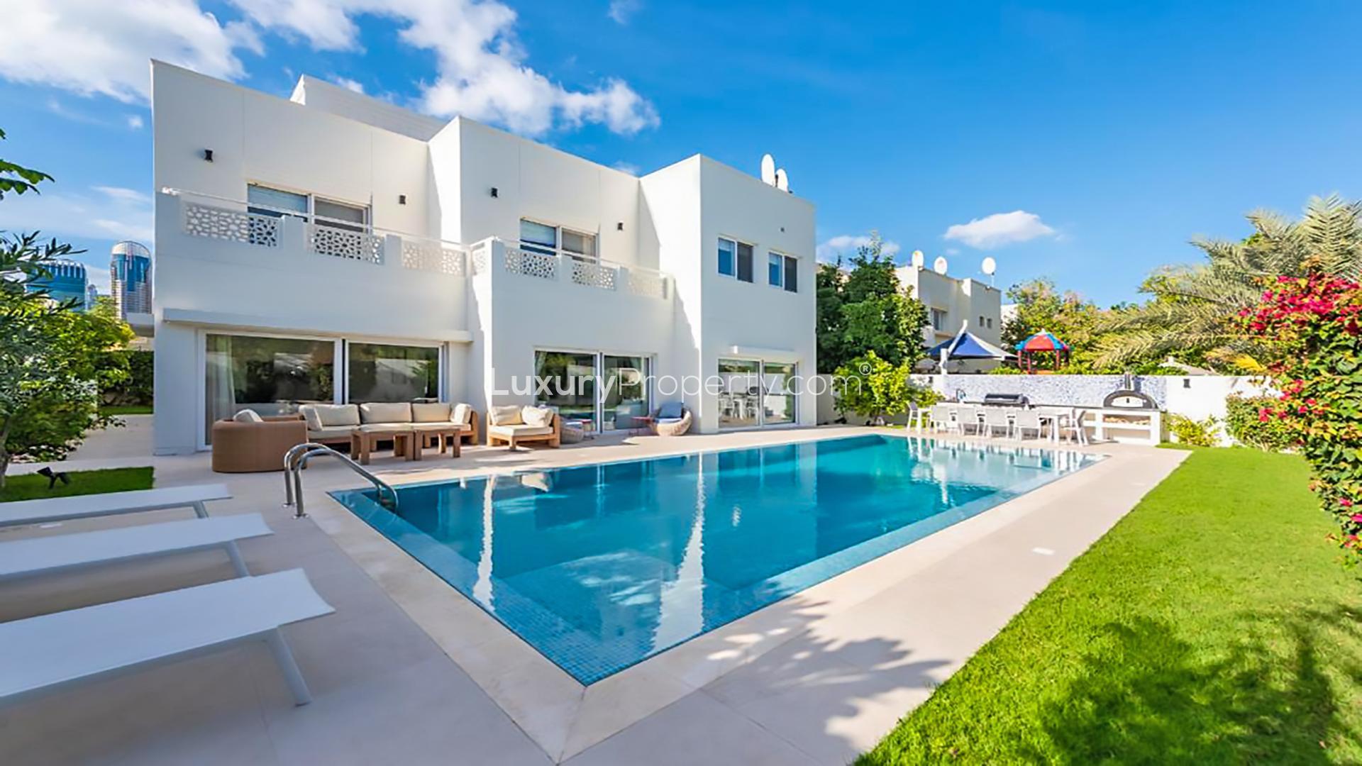 Exquisite 5-bedroom villa with pool in Meadows 2