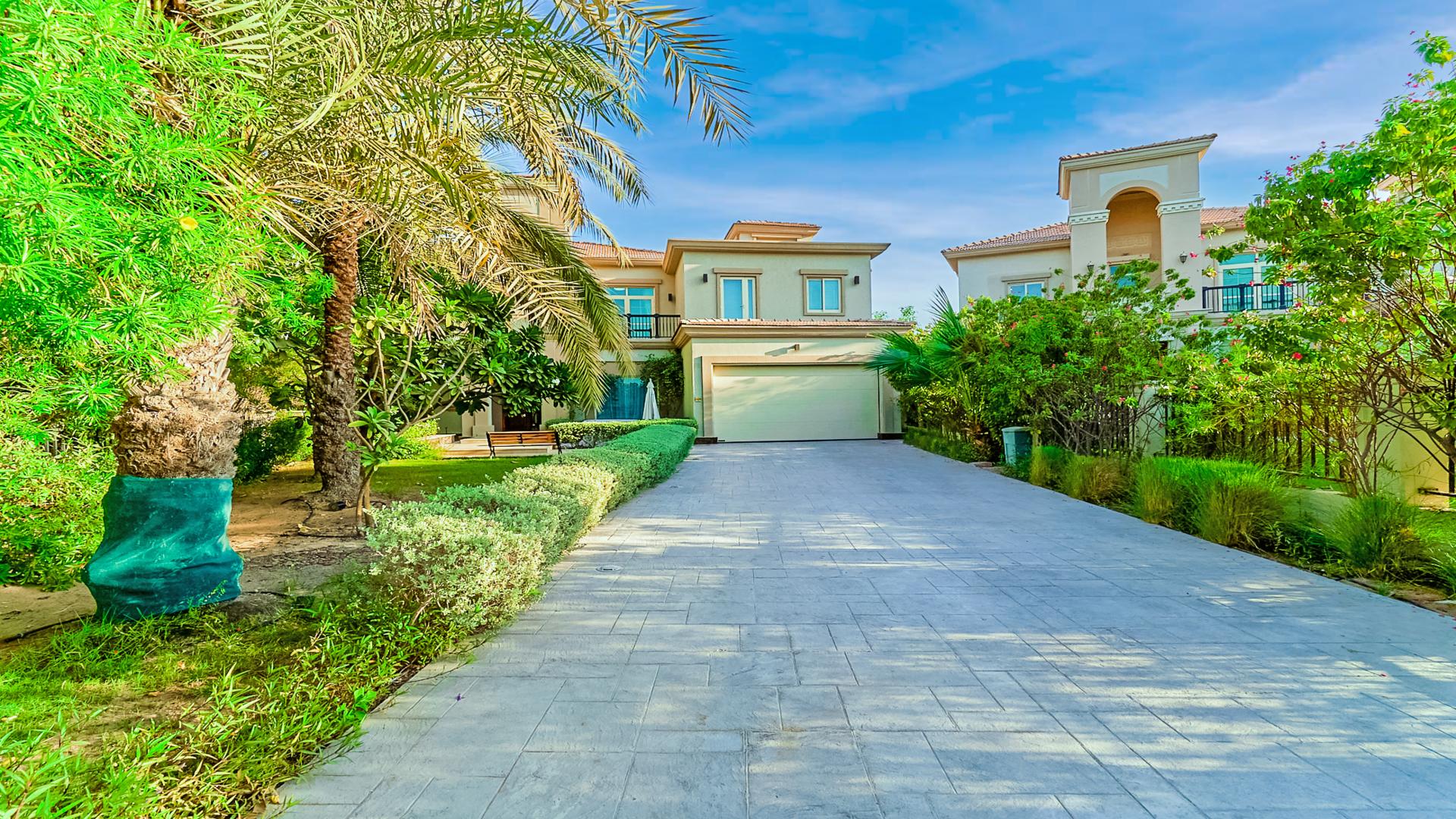 Modern kitchen in 5-bedroom villa, Jumeirah Islands, European Clusters, for sale