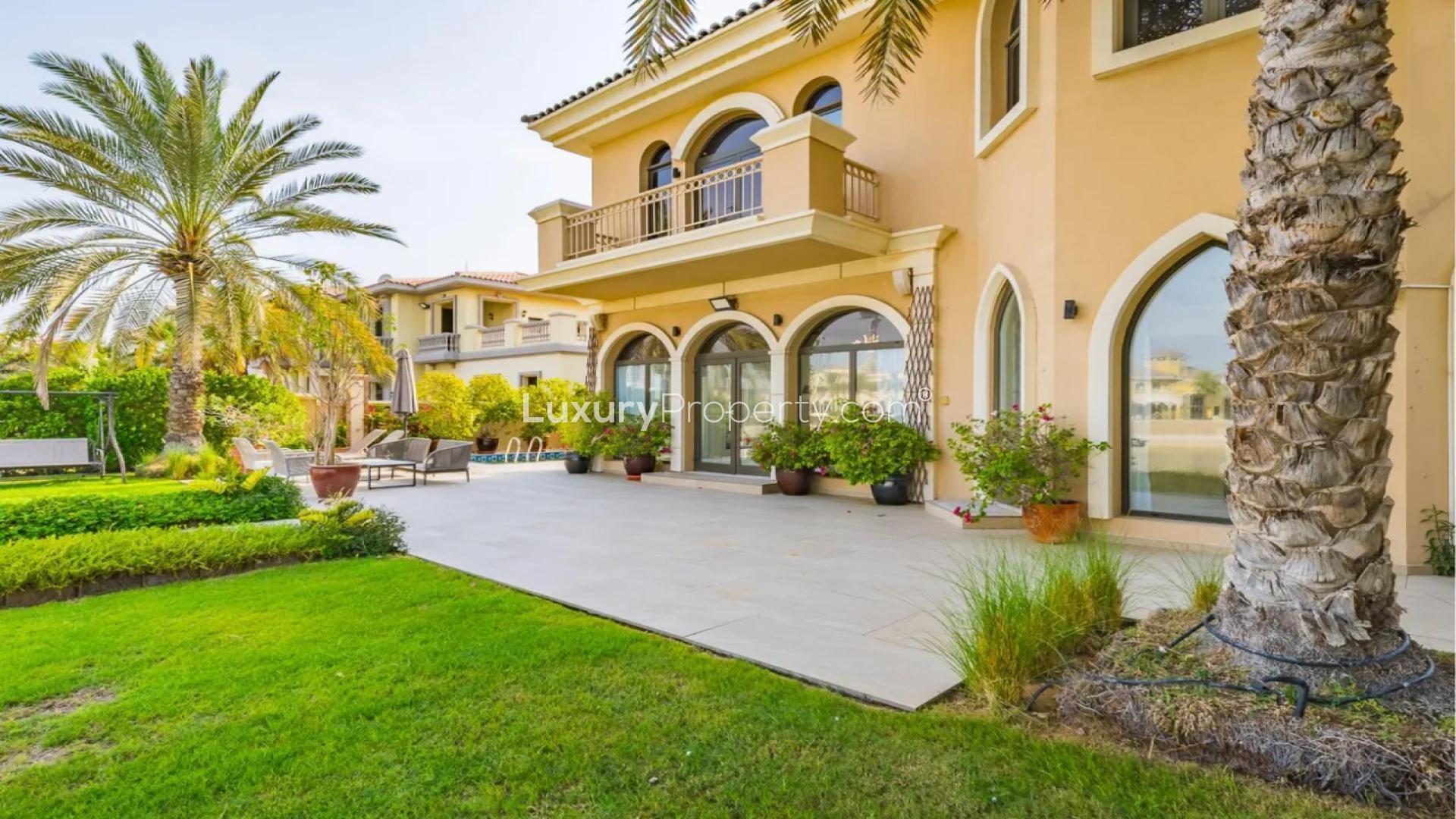 Elegant villa garden with private beach access in Palm Jumeirah, Garden Homes community