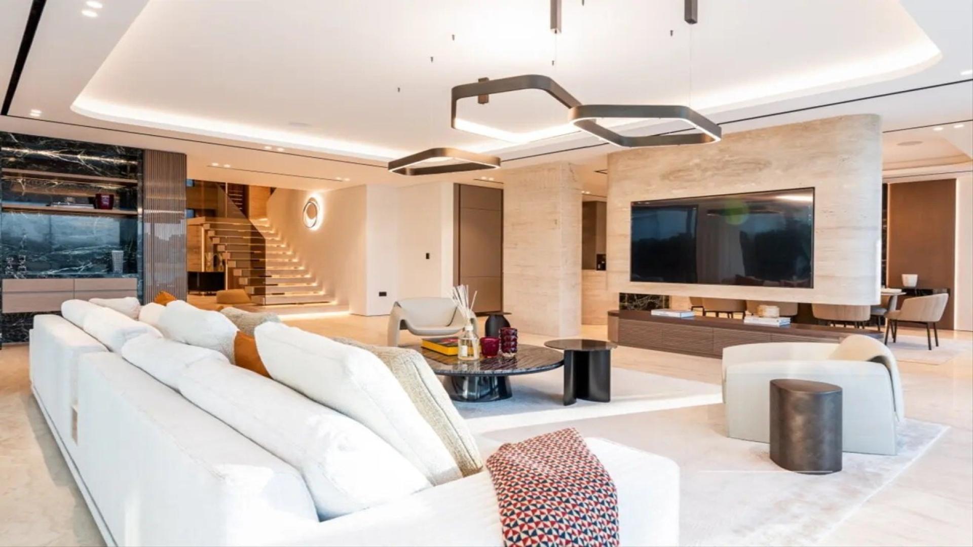 Luxury 5-bedroom villa with pool in Garden Homes, Palm Jumeirah, for sale