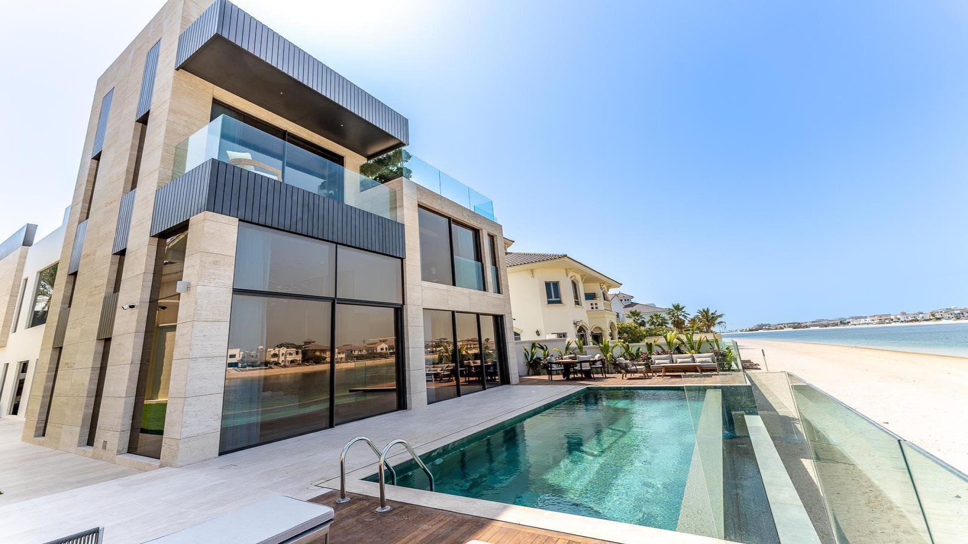 Luxurious living room in Palm Jumeirah villa with modern decor and elegant finishes