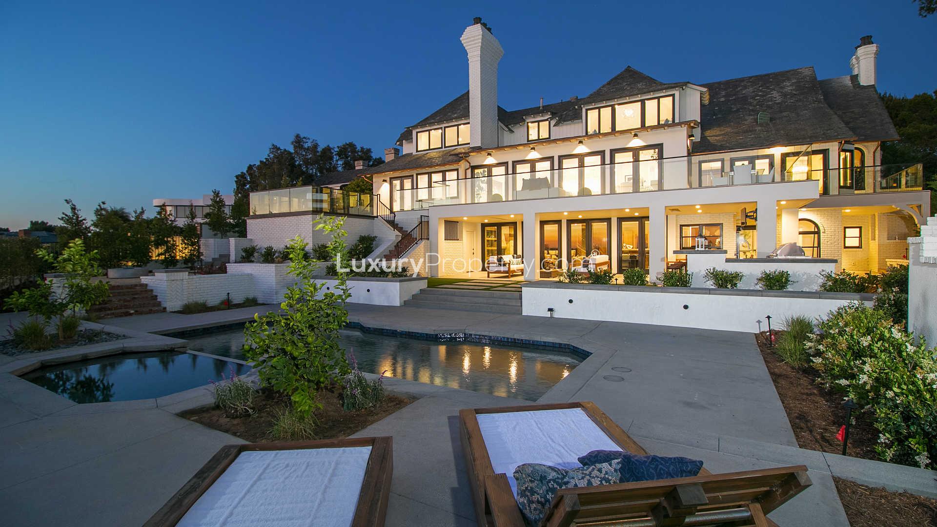 "Stunning villa in Harbour Ridge, Newport Beach, Los Angeles, with elegant facade and landscaping.",Luxurious villa with pool in gated Harbour Ridge, Newport Beach, Los Angeles, at twilight
