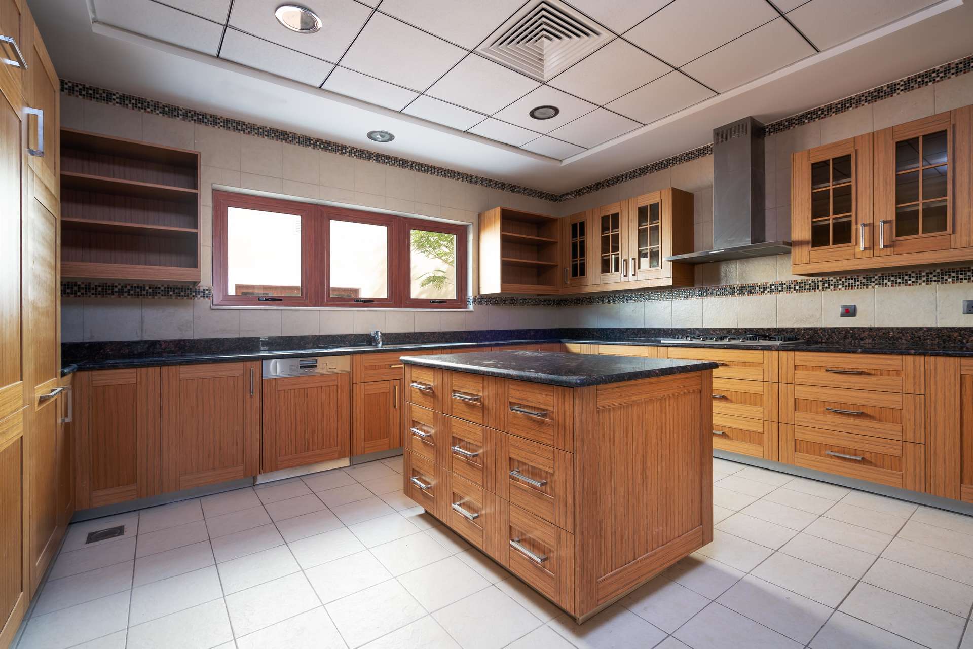 5 Bedroom Villa for Sale in Jumeirah Golf Estates, Spacious Driveway and Elegant Facade