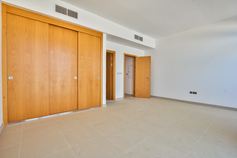 Beachfront view from Palma Residences villa, Palm Jumeirah, Dubai real estate