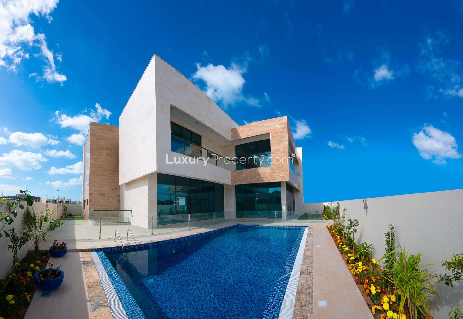 Contemporary villa with pool in Pearl Jumeirah, Dubai, available for rent