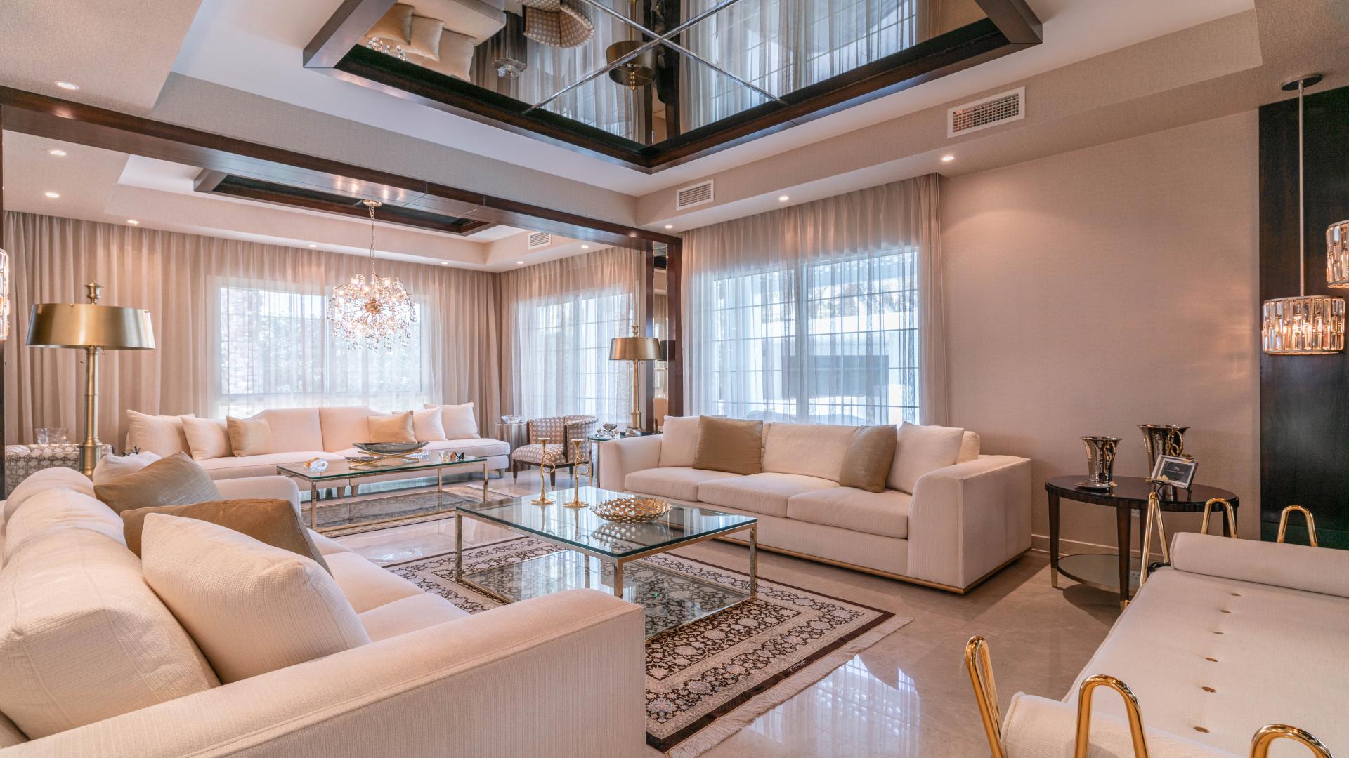 Luxurious villa in Mudon Rahat with private pool and spacious outdoor area for sale