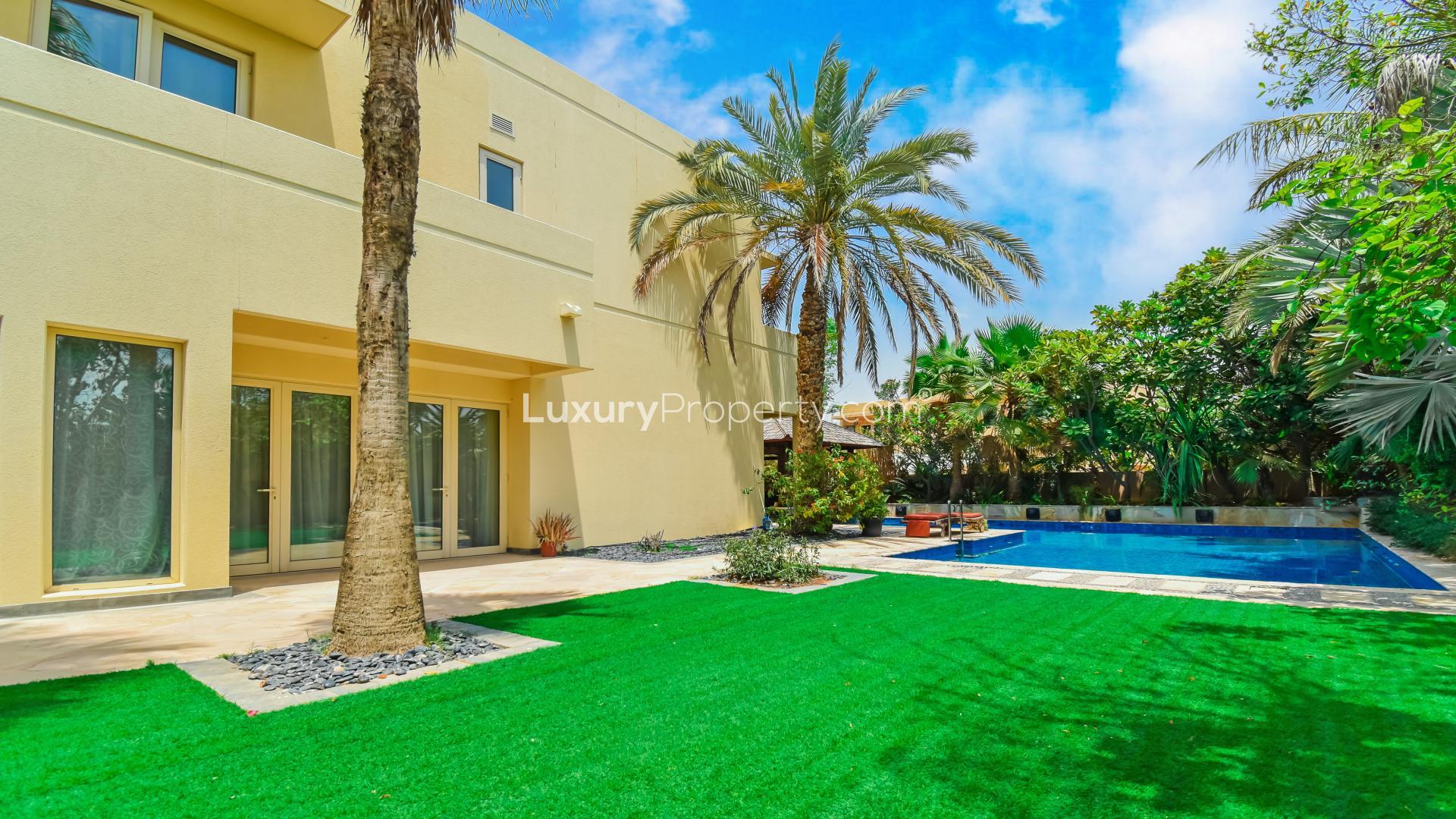 Beautifully renovated villa with pool in Savannah, Arabian Ranches, for sale