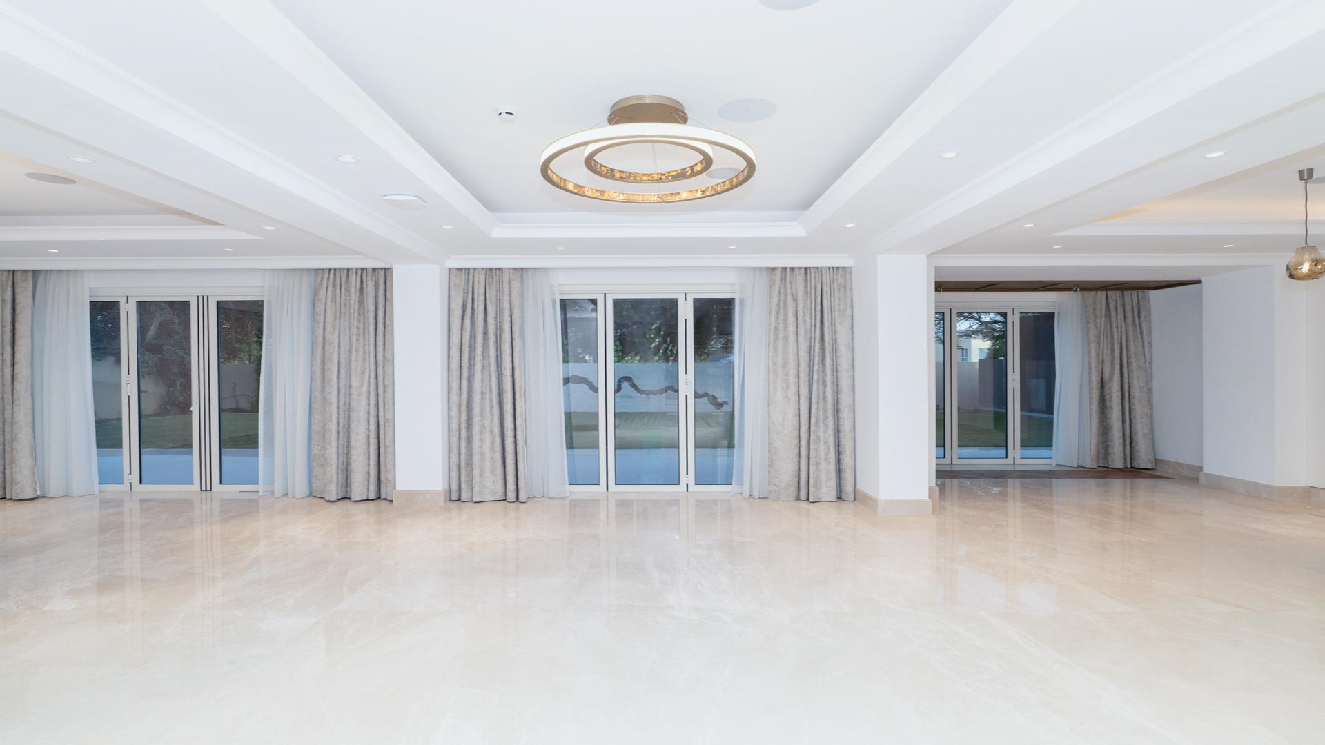 "Spacious living area in extended villa, Mirador La Coleccion, Arabian Ranches 1, for sale.",Spacious living area with large windows in Mirador La Coleccion villa, Arabian Ranches