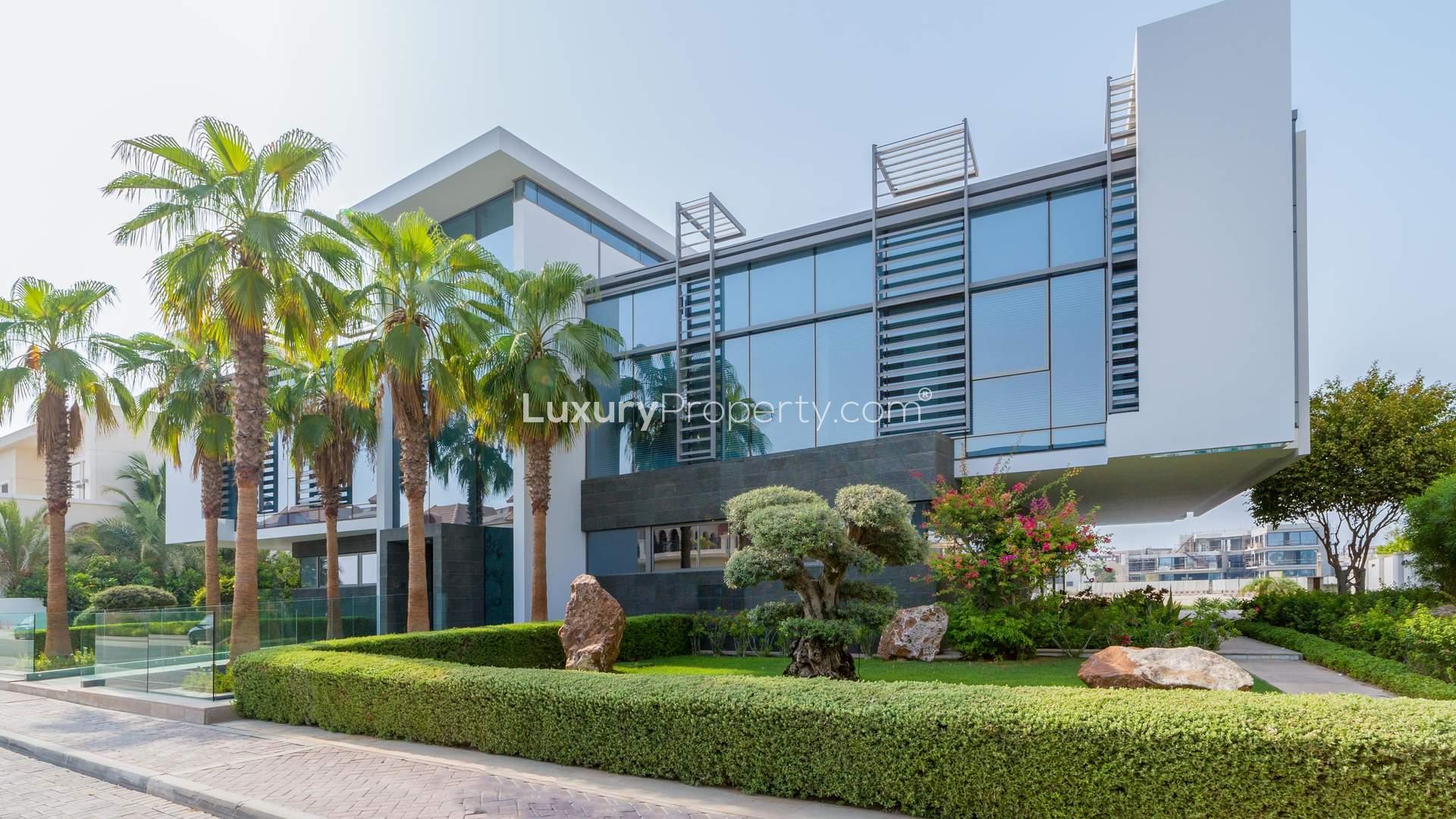 Ultra-luxury beachfront villa exterior with palm trees, Palm Jumeirah, Signature Villas