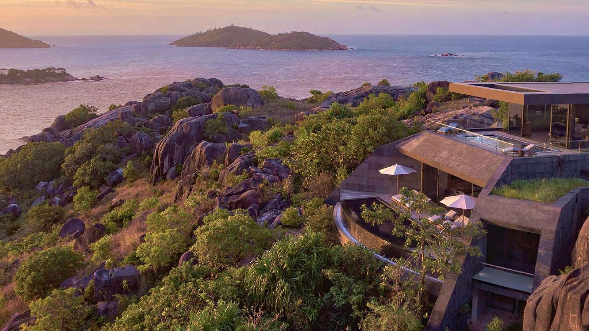 Infinity pool and ocean view at luxury villa, Zil Pasyon Residences, Seychelles