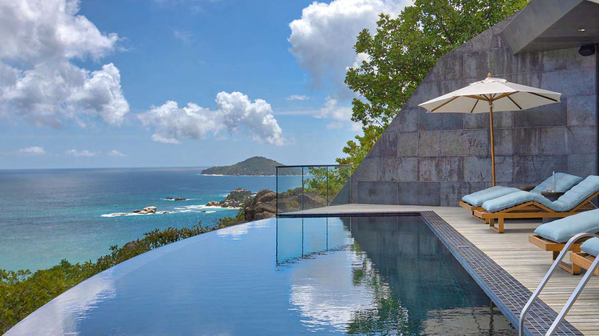 Infinity pool with ocean view at luxury villa, Zil Pasyon Residences, Seychelles