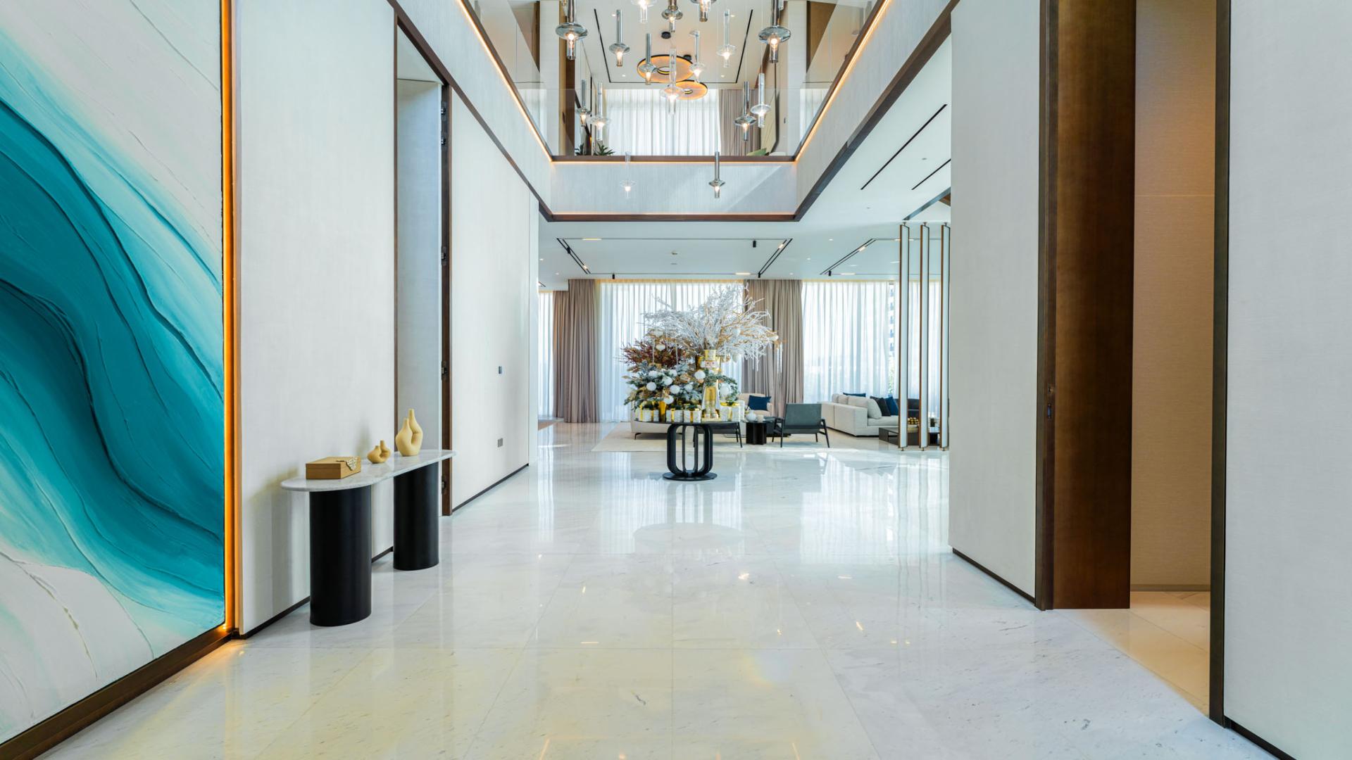 Luxurious La Mer villa with pool in Jumeirah, 5 bedrooms, 6 bathrooms, for sale