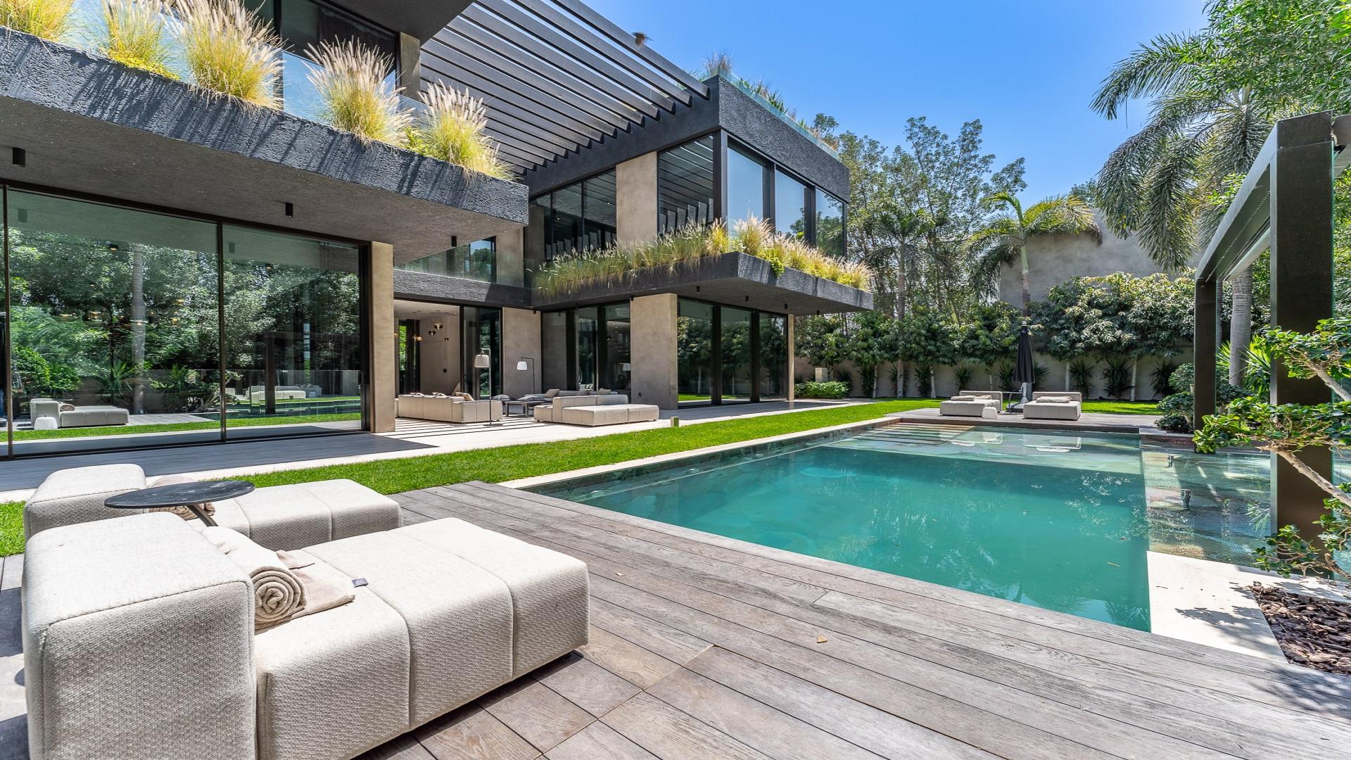 Luxurious villa with pool and garden in Al Barari's The Collection community