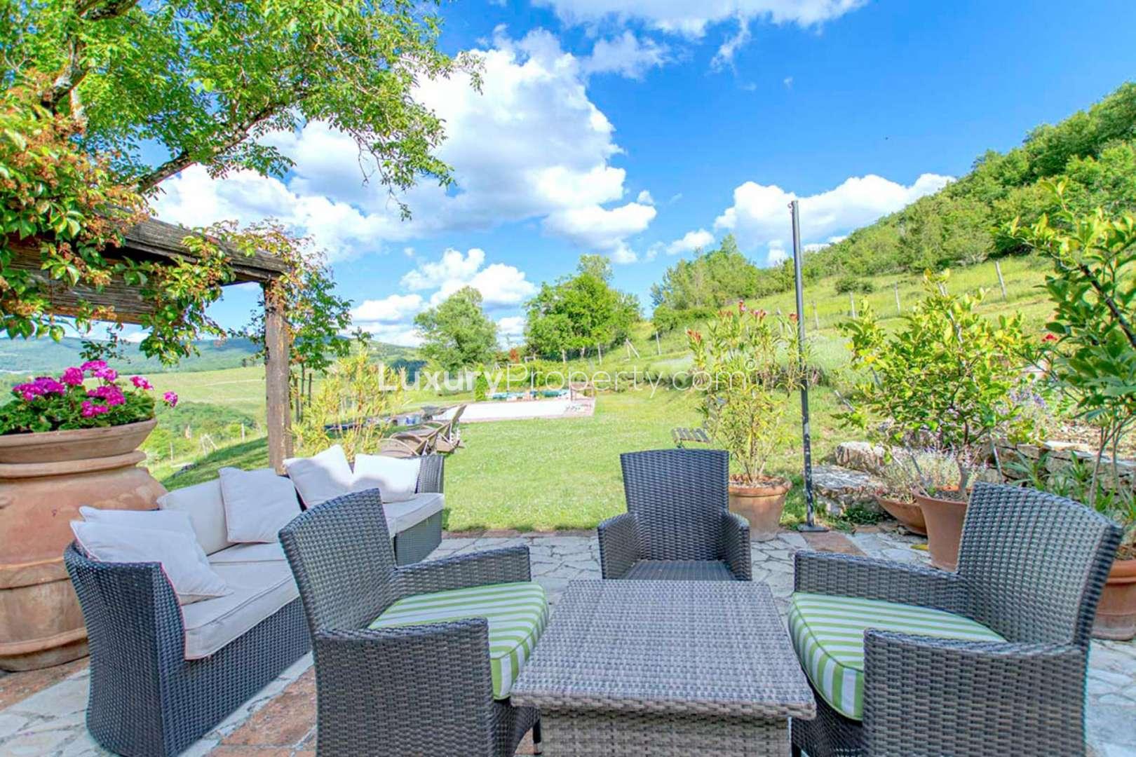 Lovely farmhouse villa with lush garden near Panzano, Florence, for sale