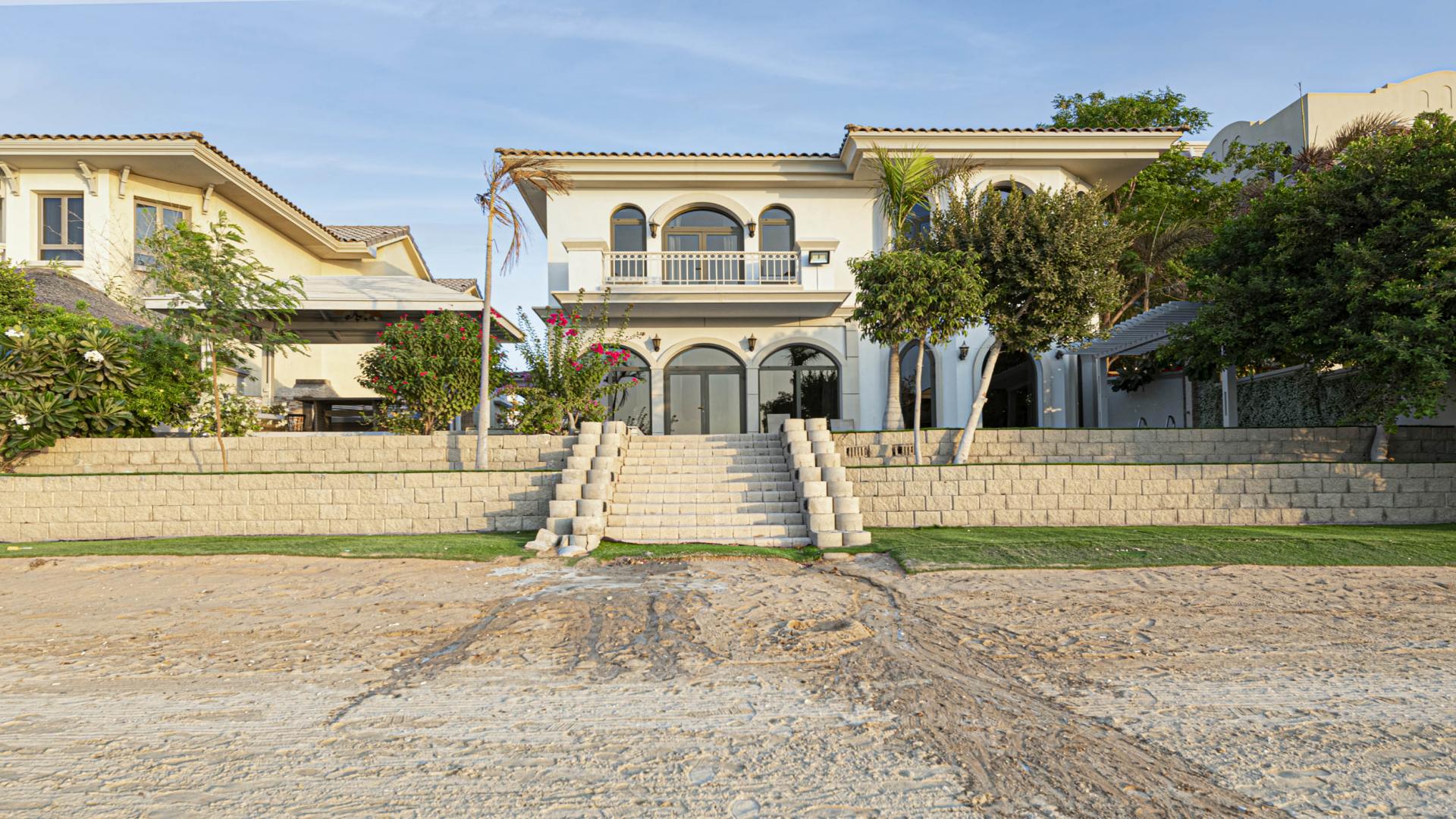 Luxury living room in Palm Jumeirah villa with elegant decor and modern furnishings