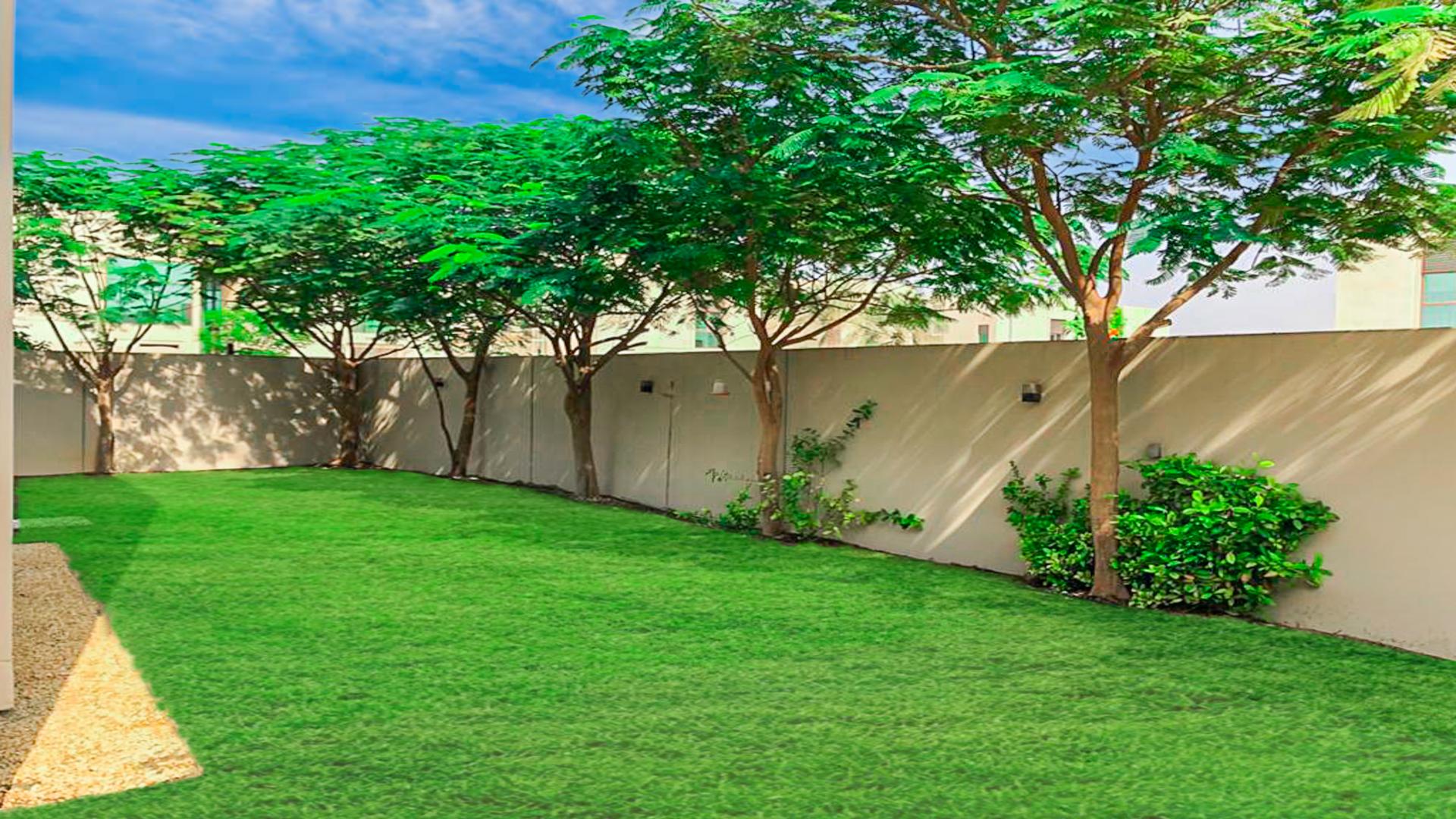 Luxurious modern villa facade in Millennium Estates, Meydan, with spacious driveway and elegant design