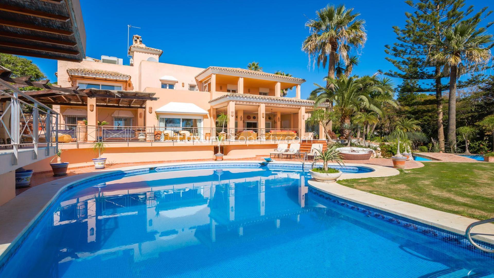 Frontline beach villa in Estepona, New Golden Mile, with ocean view and lush surroundings