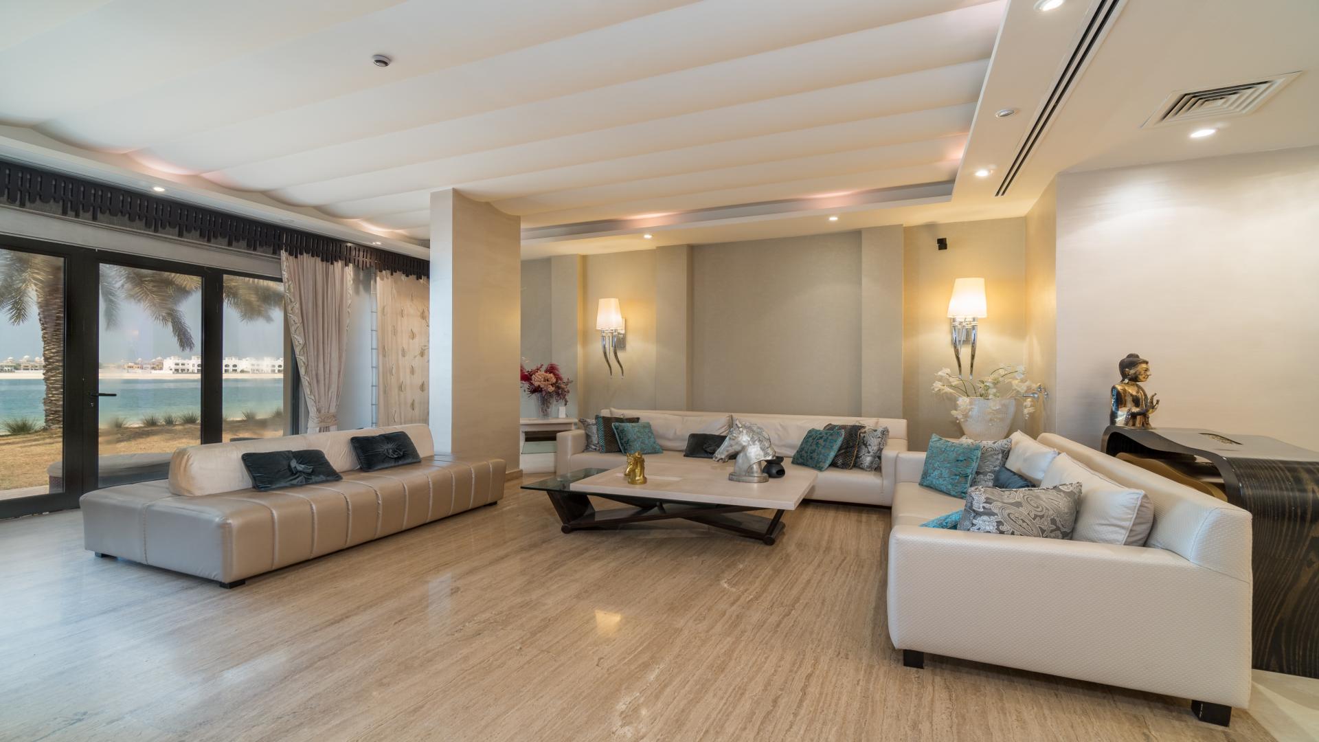 Upgraded Signature Villa with pool, beach access, and palm trees in Palm Jumeirah, Dubai