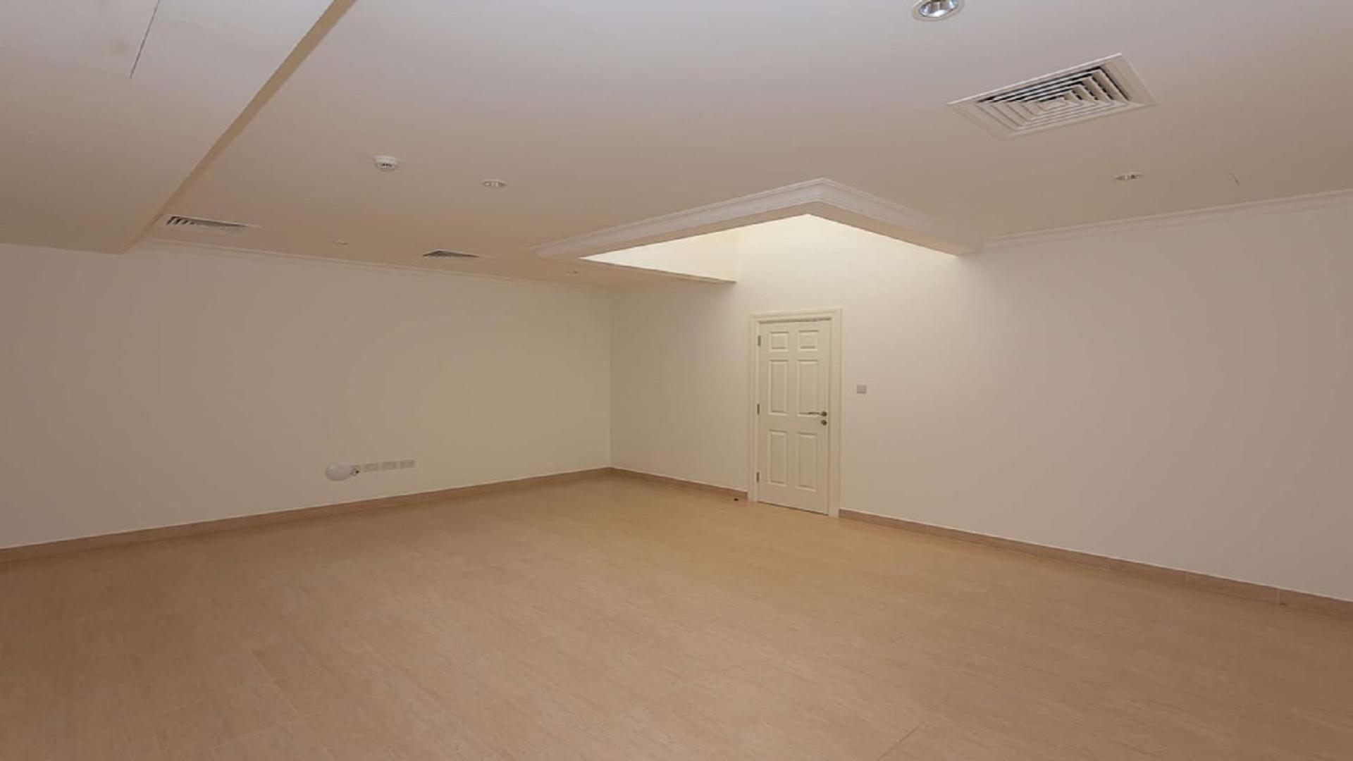 Front entrance of luxury villa in Olive Point, Jumeirah Golf Estates for rent