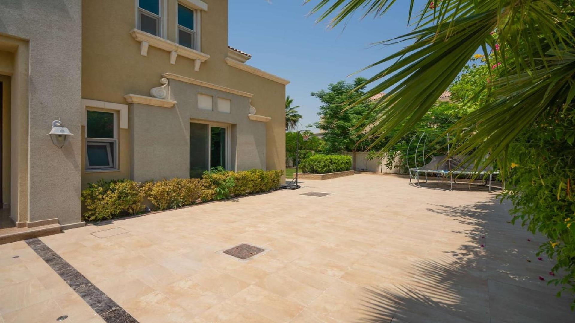 Bright living room in 6-bedroom villa, Victory Heights, Dubai Sports City, for rent