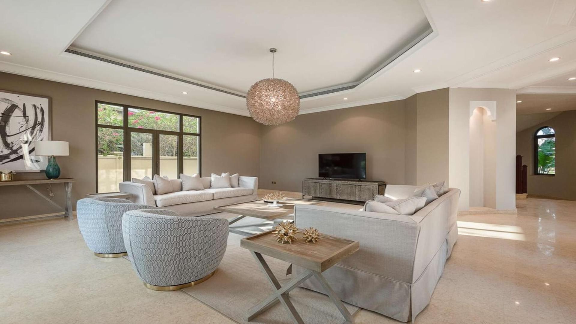 Luxurious 6-bedroom Mediterranean villa with pool for rent on Palm Jumeirah