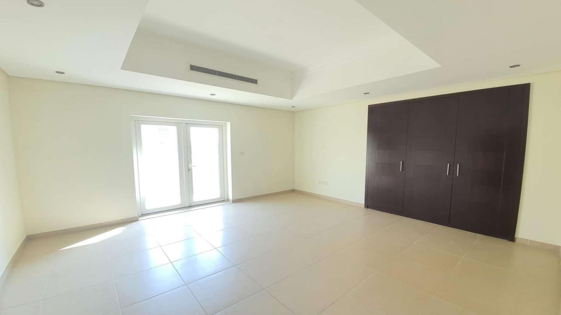 Spacious 6-bedroom villa with palm trees in Al Furjan North Village for rent