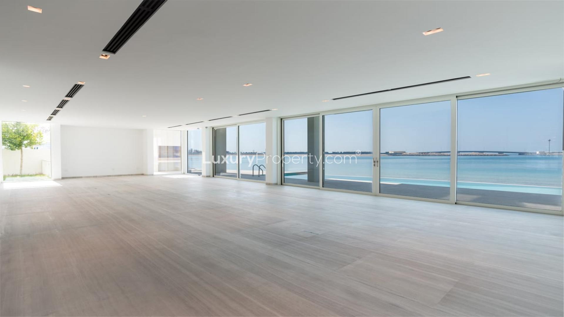 Luxurious beachfront villa pool with ocean view at Palm Jumeirah Signature Villas