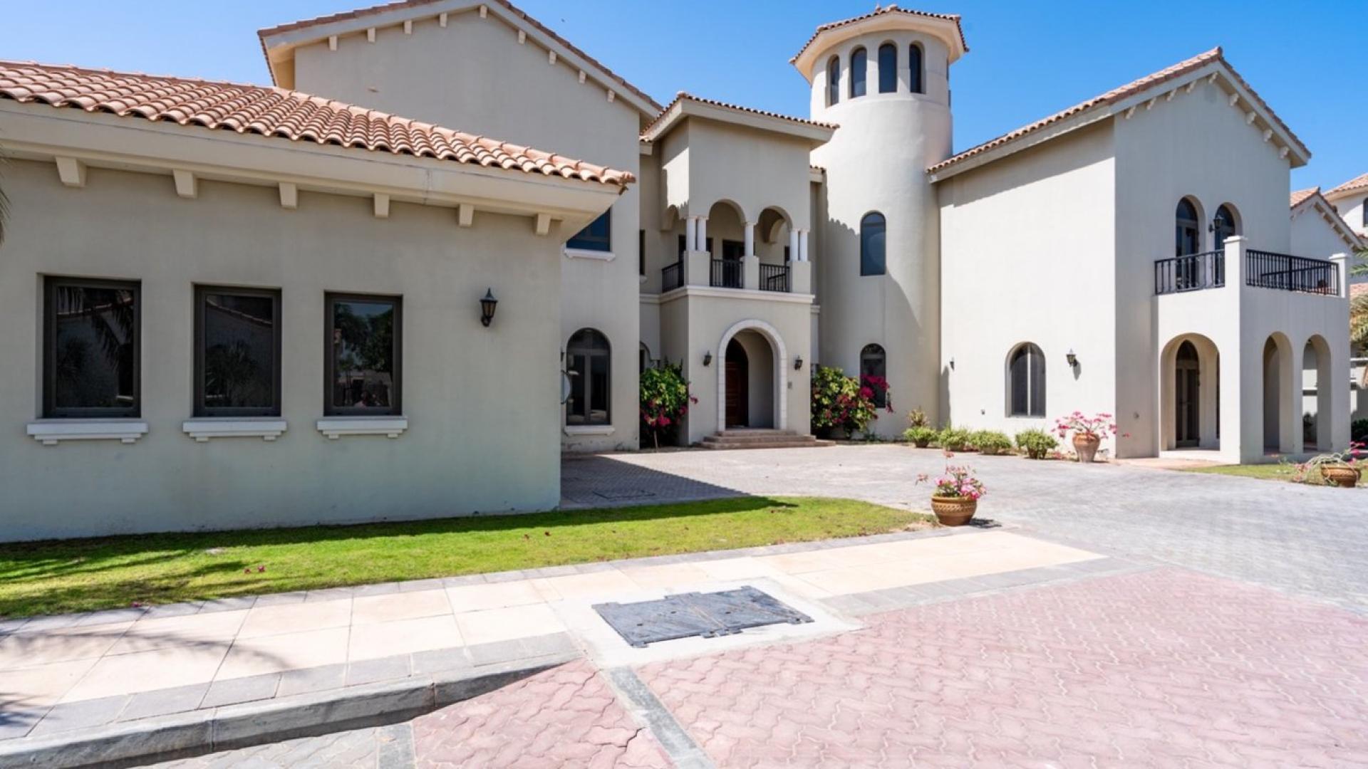 Stunning six-bedroom villa for rent in Palm Jumeirah's Signature Villas community