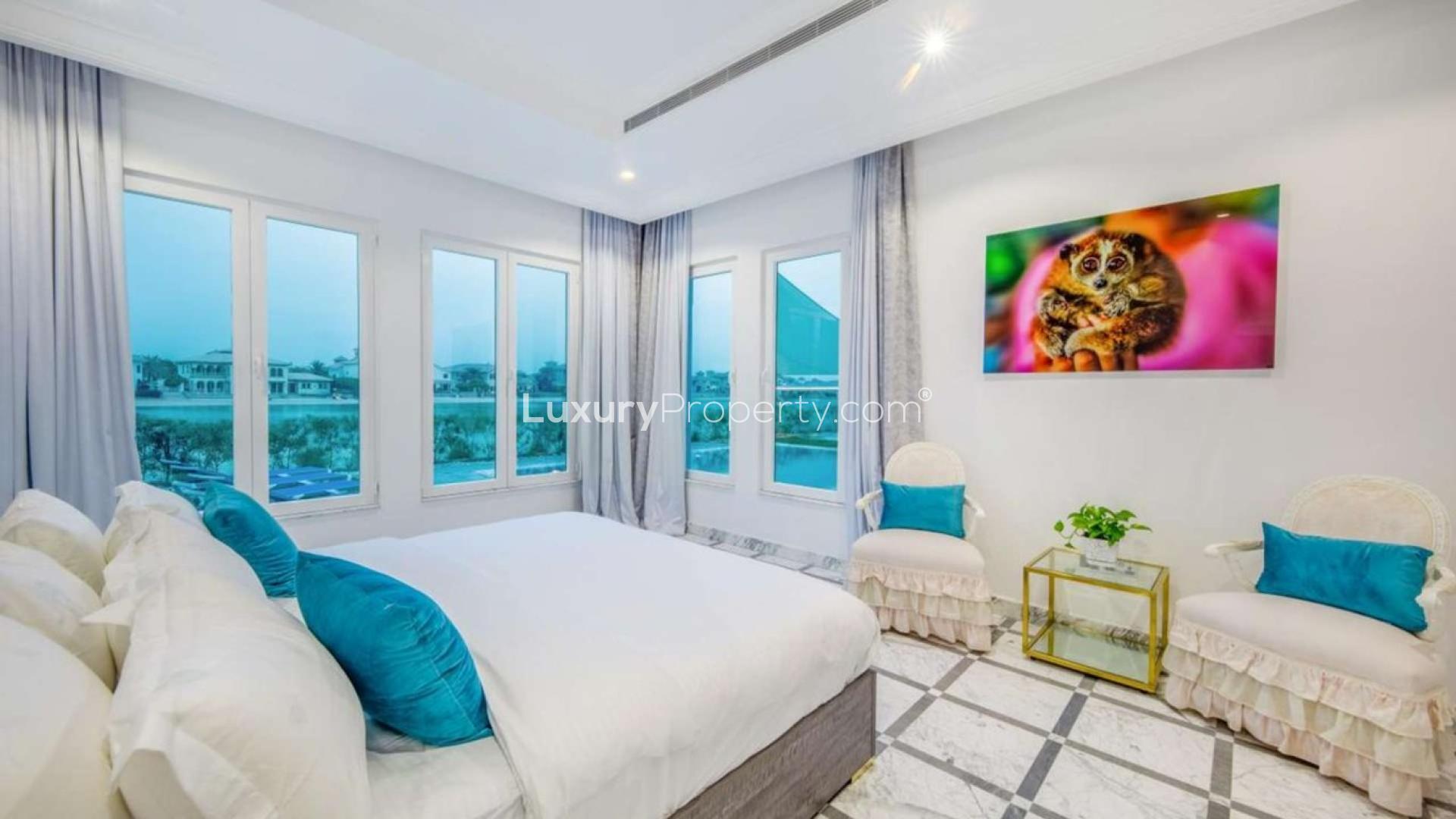 Luxurious six-bedroom villa with pool and waterfront view on Palm Jumeirah for rent