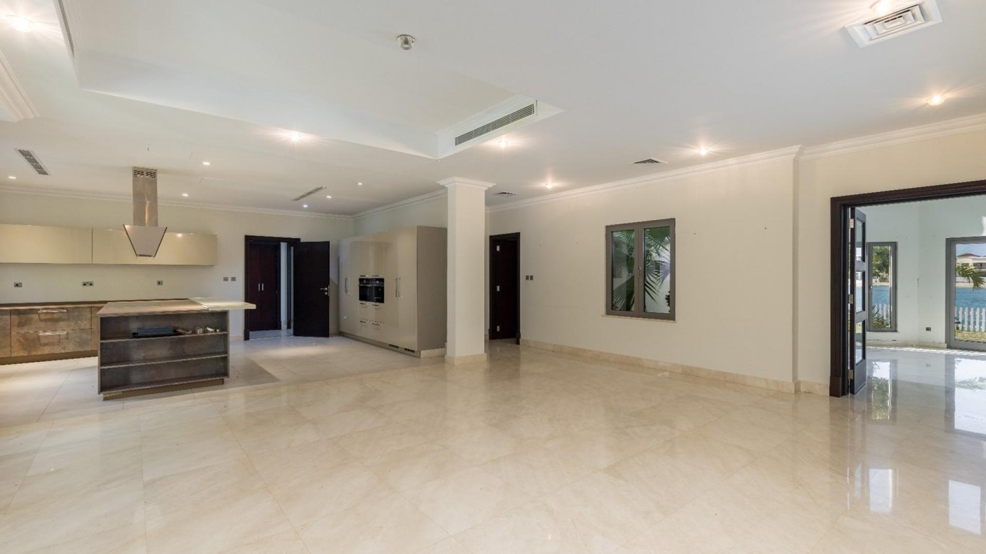 Upgraded 6-bedroom Signature Villa with Atlantis view in Palm Jumeirah, Dubai for rent