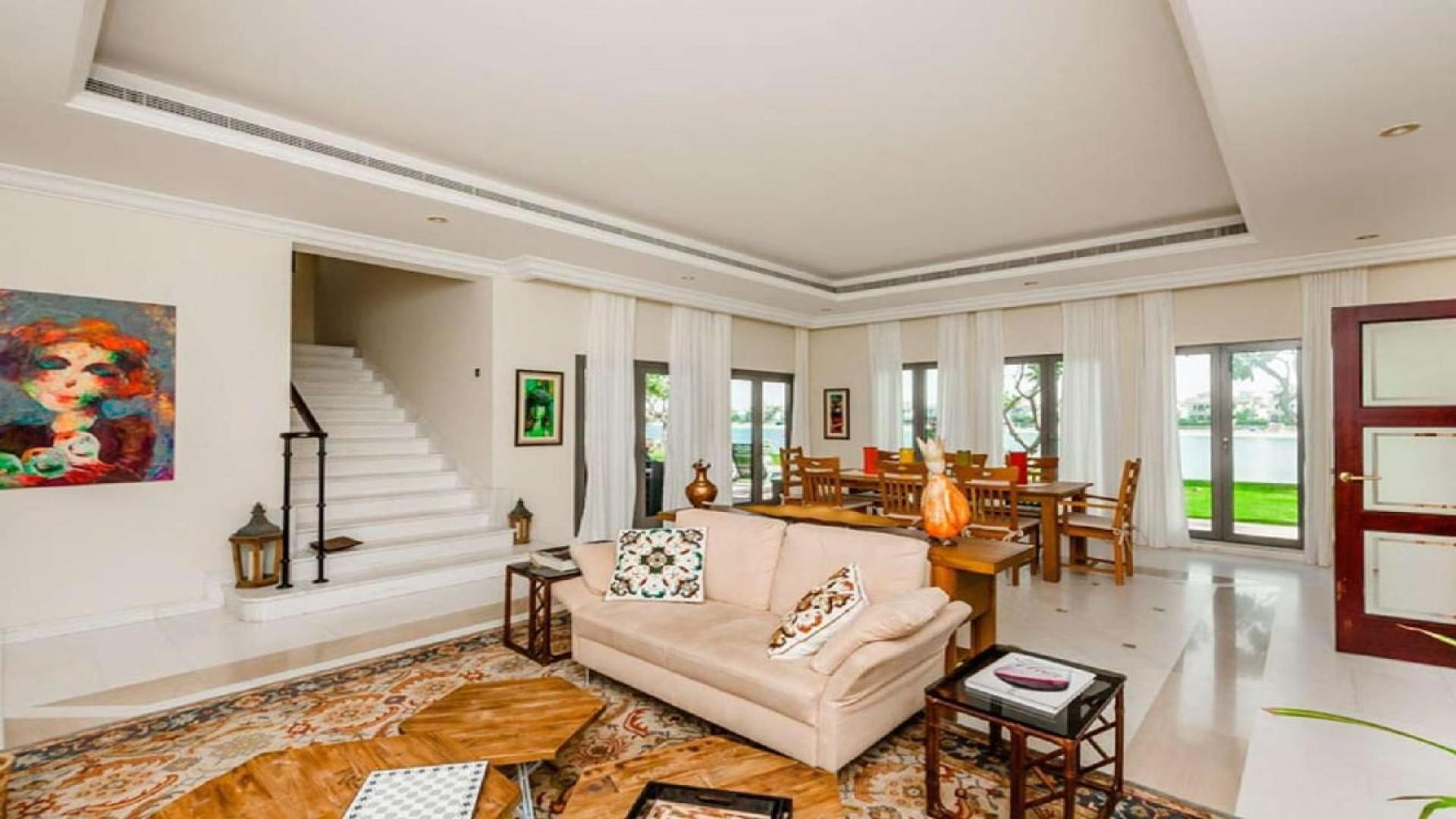 Luxurious 6-bed villa with pool in Emirates Hills, panoramic golf views, for sale