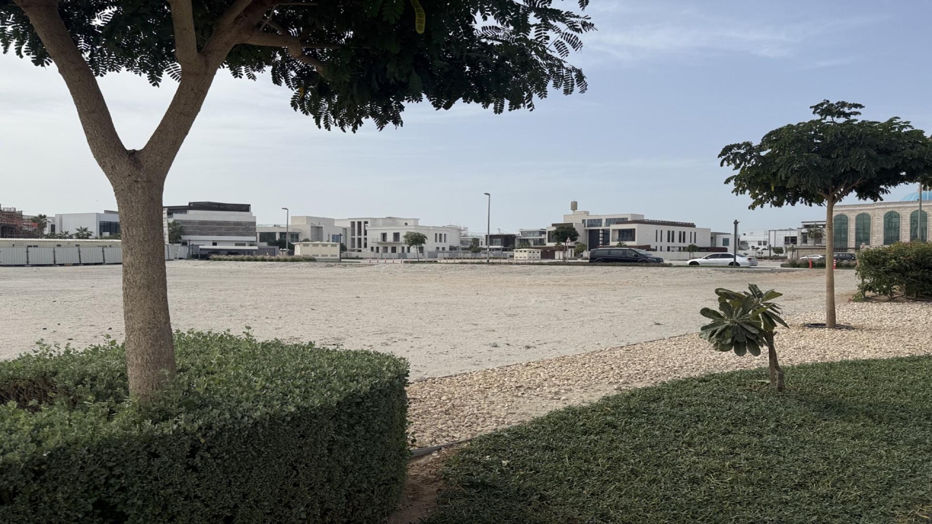N/A,Unique beachfront land in Pearl Jumeirah with Dubai skyline view, for sale. LP43983