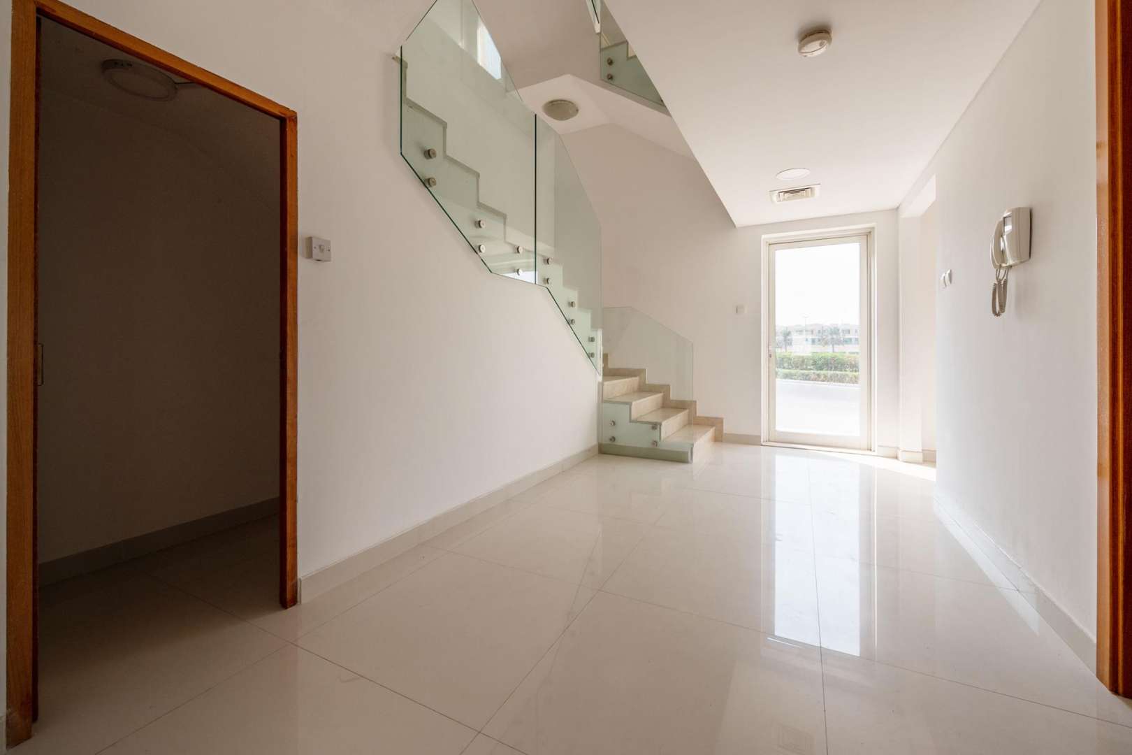 Modern kitchen in 6-bedroom townhouse, Orchid Park, Jumeirah Village Circle, available for rent