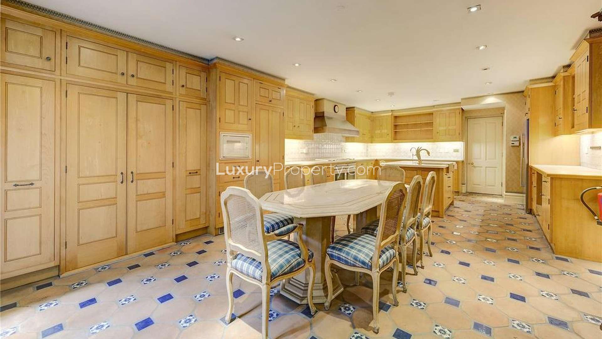 Grand living room with fireplace in Mayfair townhouse, Upper Grosvenor Street, London
