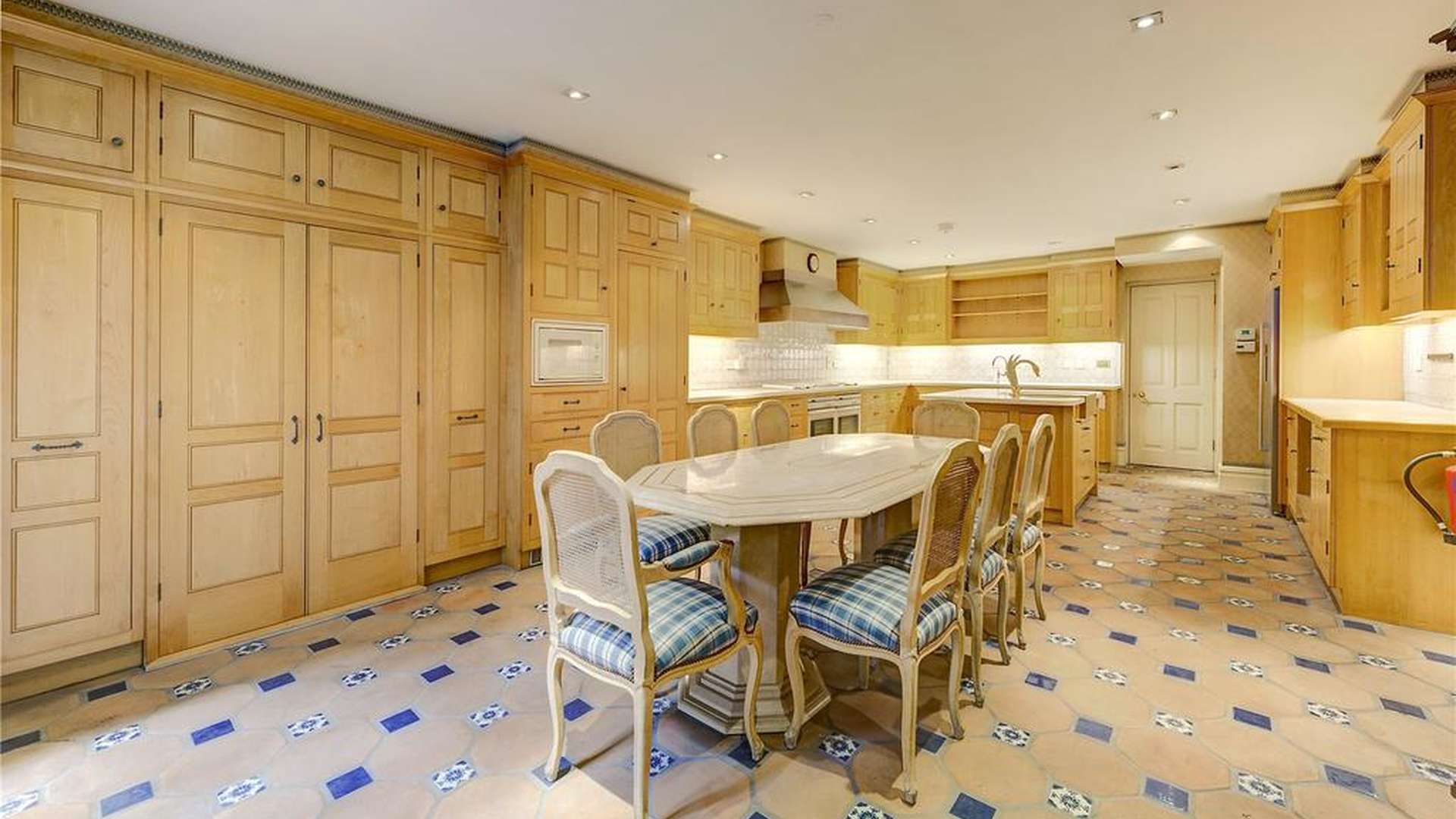 Grand living room with fireplace in Mayfair townhouse, Upper Grosvenor Street, London